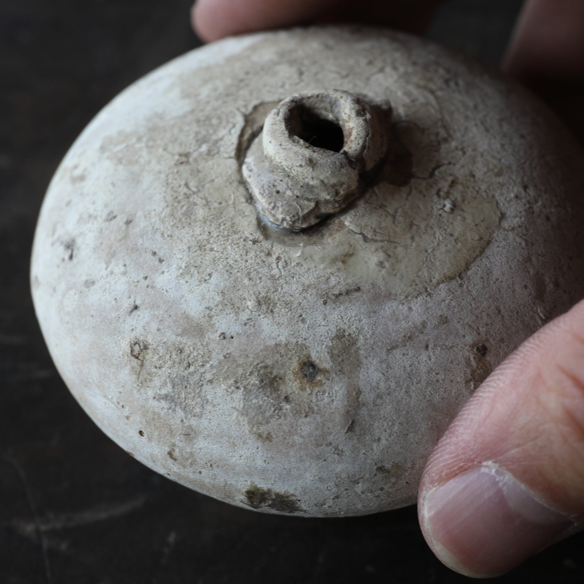 KLEINES GEFÄSS, Weiß glasiert, Khmer-Dynastie, Mittelalter(12.–16. Jahrhundert)