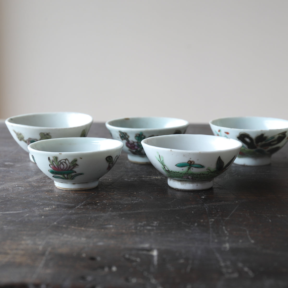 清代 粉彩茶杯 5客組（1616–1911 CE） | 入蘆花（ロカニイル）