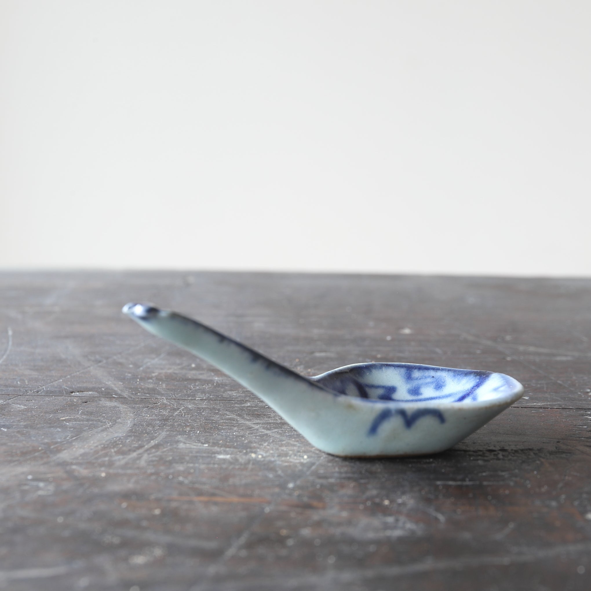 CHINESISCHER SUPPENLÖFFEL, Unterglasurblauer mit Grasmuster, a2, Qing-Dynastie(1616–1911 n. Chr.)