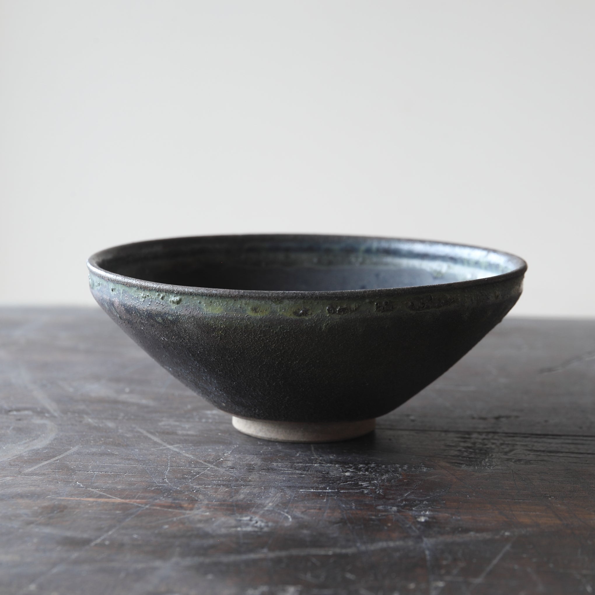 CUENCO DE TÉ TENMOKU, Vidriado de hierro, recuperado del mar