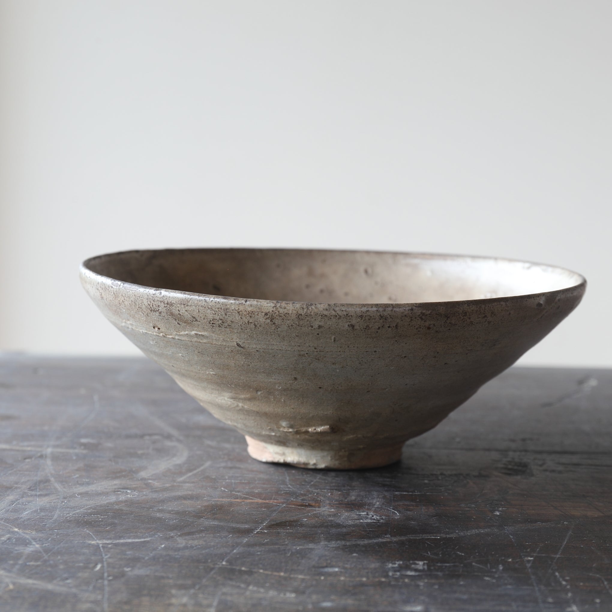 TAZÓN DE TÉ, Celadón de Goryeo, objeto excavado, Dinastía Goryeo(918–1392 d. C.)