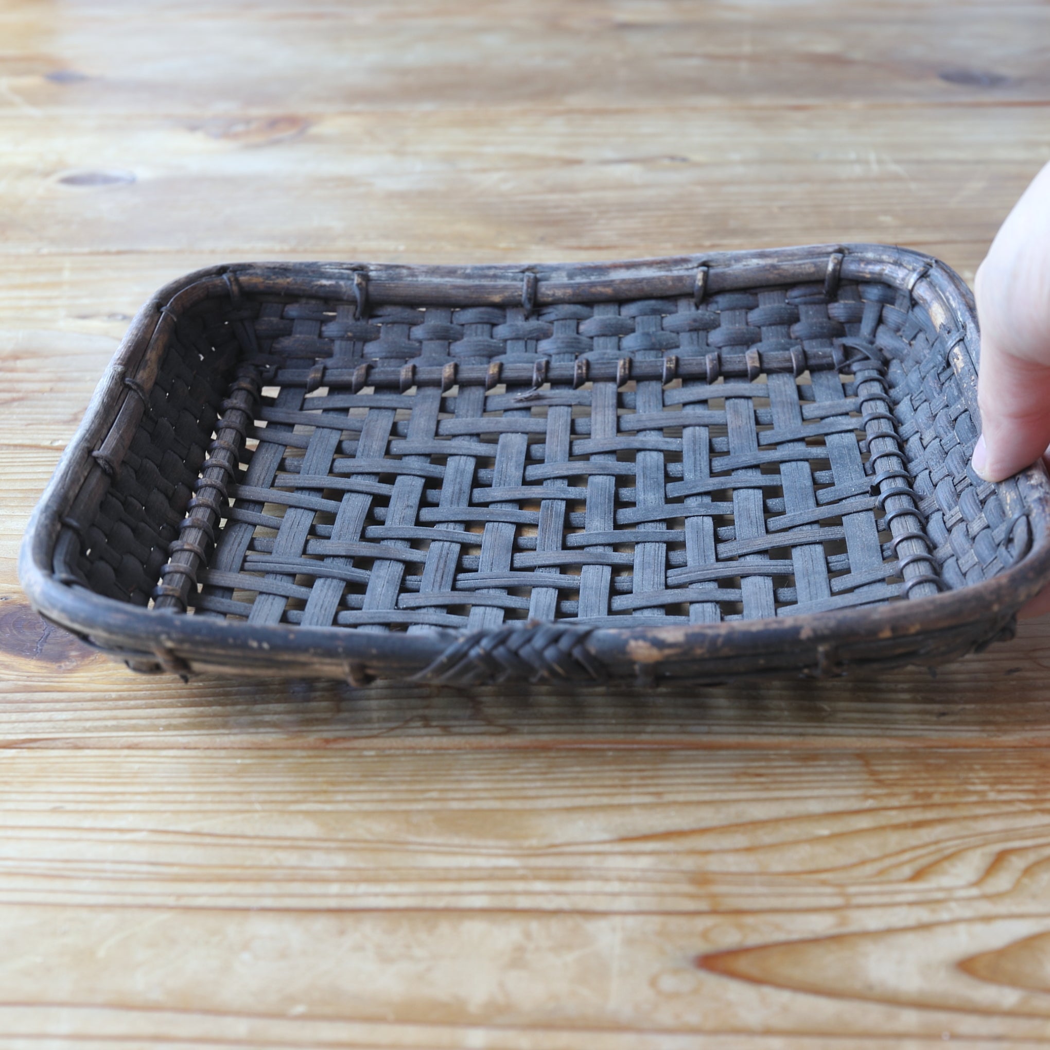 CESTA PLANA DE BAMBÚ, Mingei, c, Período Taisho(1912–1926 d. C.)