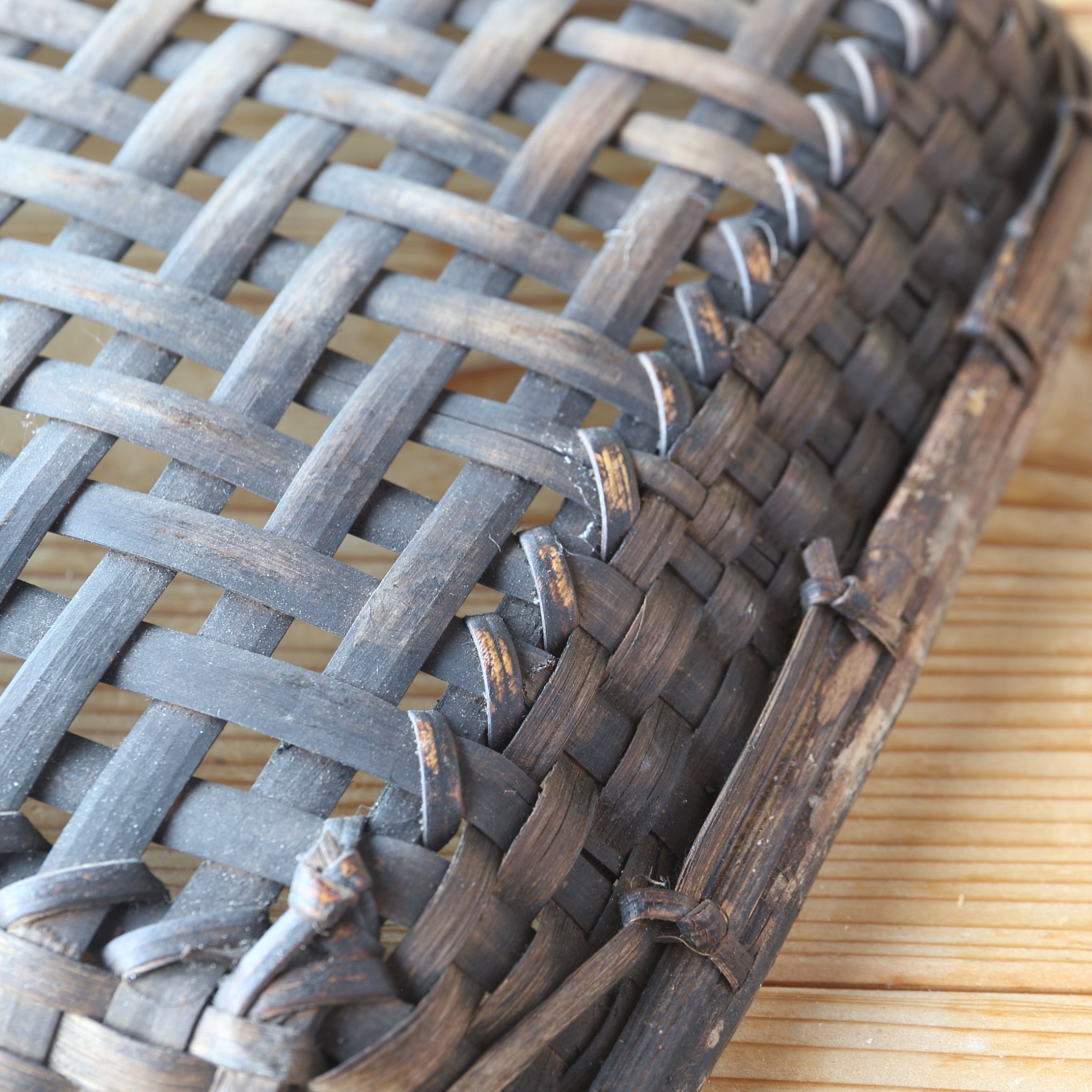CESTA PLANA DE BAMBÚ, Mingei, c, Período Taisho(1912–1926 d. C.)