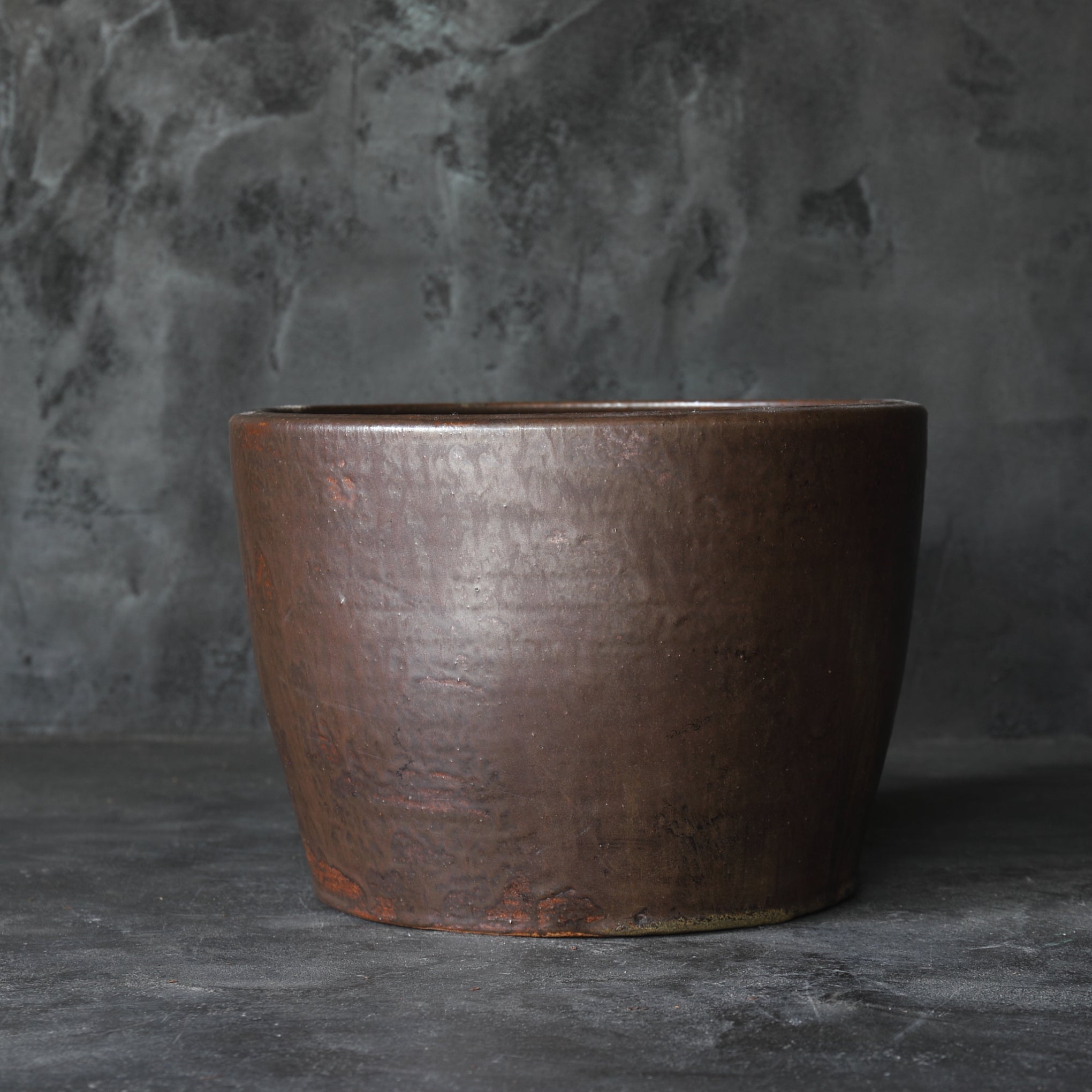 BRASERO y TENAZAS PARA FUEGO, Hecho por Miura Chikusen, con caja de madera, Período Taisho(1912–1926 d. C.)