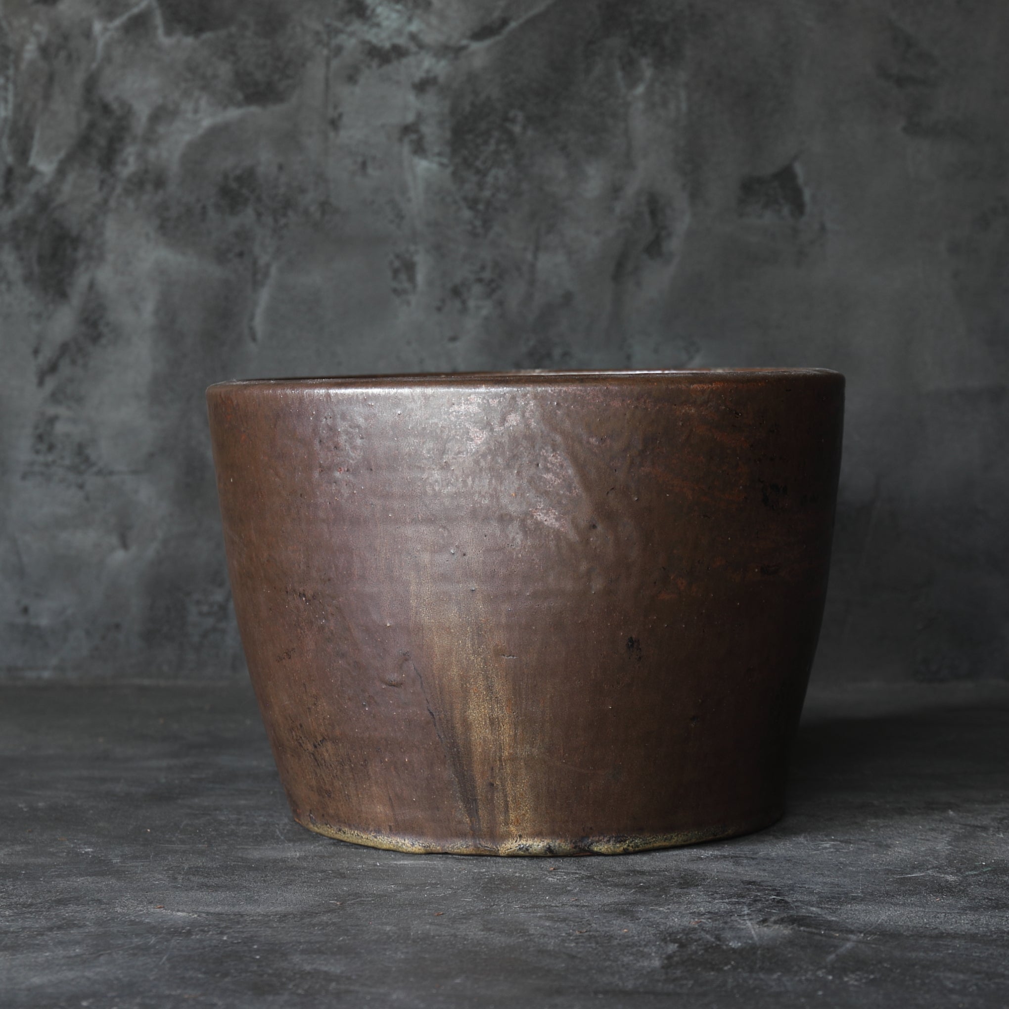 BRASERO y TENAZAS PARA FUEGO, Hecho por Miura Chikusen, con caja de madera, Período Taisho(1912–1926 d. C.)