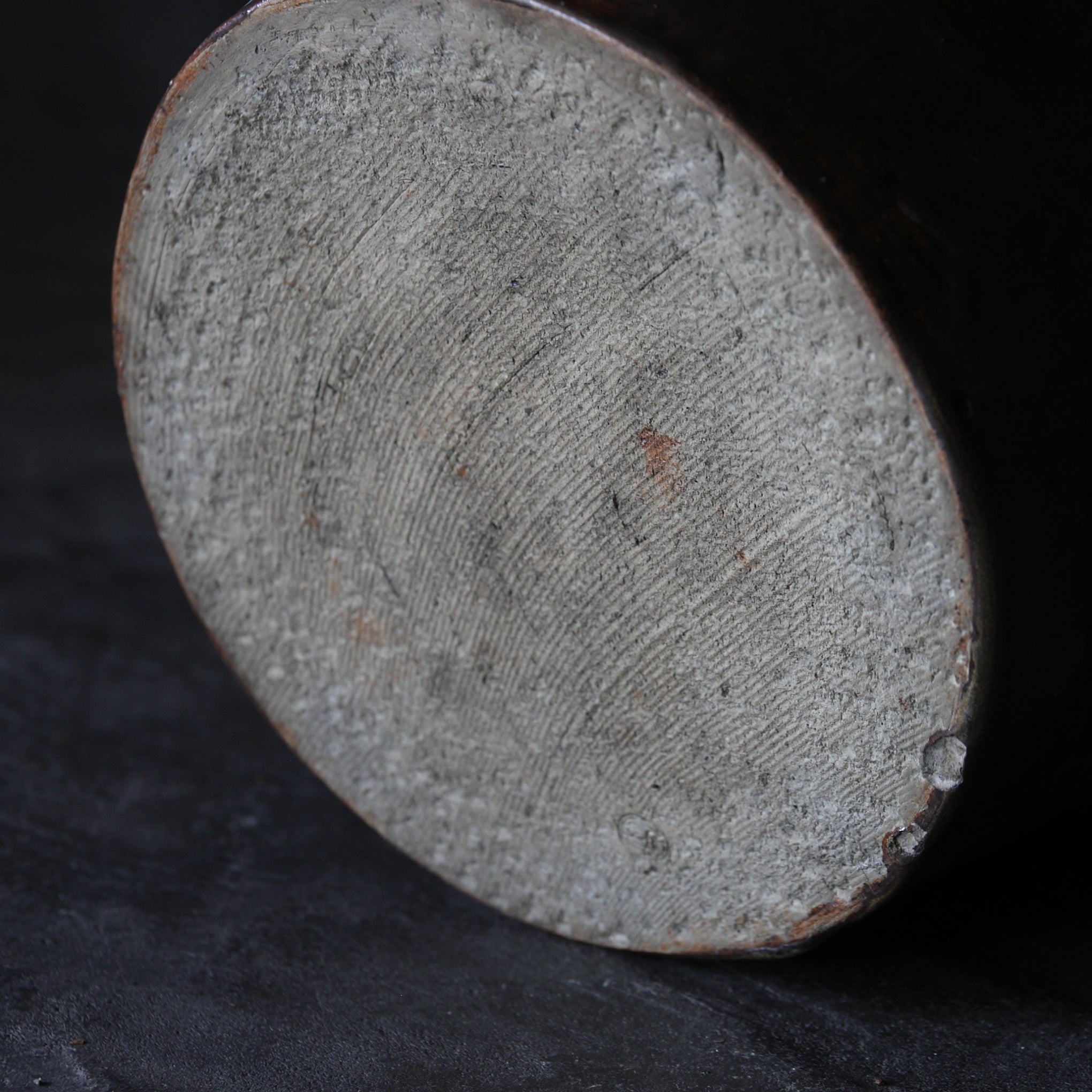 BRASERO y TENAZAS PARA FUEGO, Hecho por Miura Chikusen, con caja de madera, Período Taisho(1912–1926 d. C.)