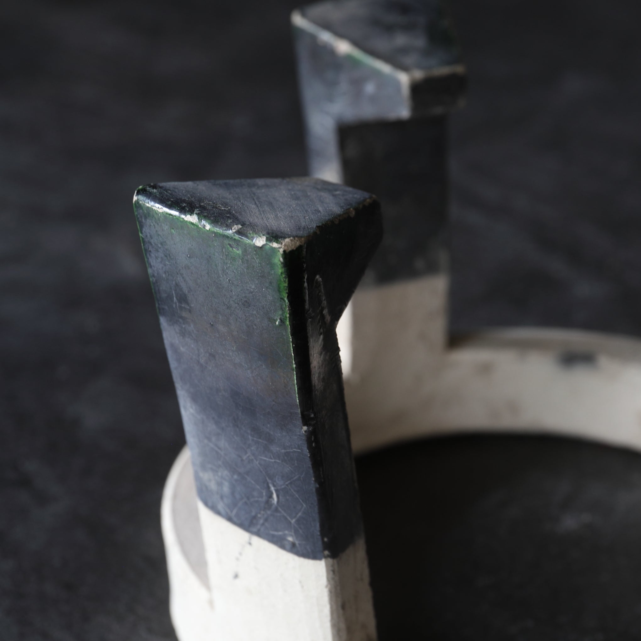 BRASERO y TENAZAS PARA FUEGO, Hecho por Miura Chikusen, con caja de madera, Período Taisho(1912–1926 d. C.)