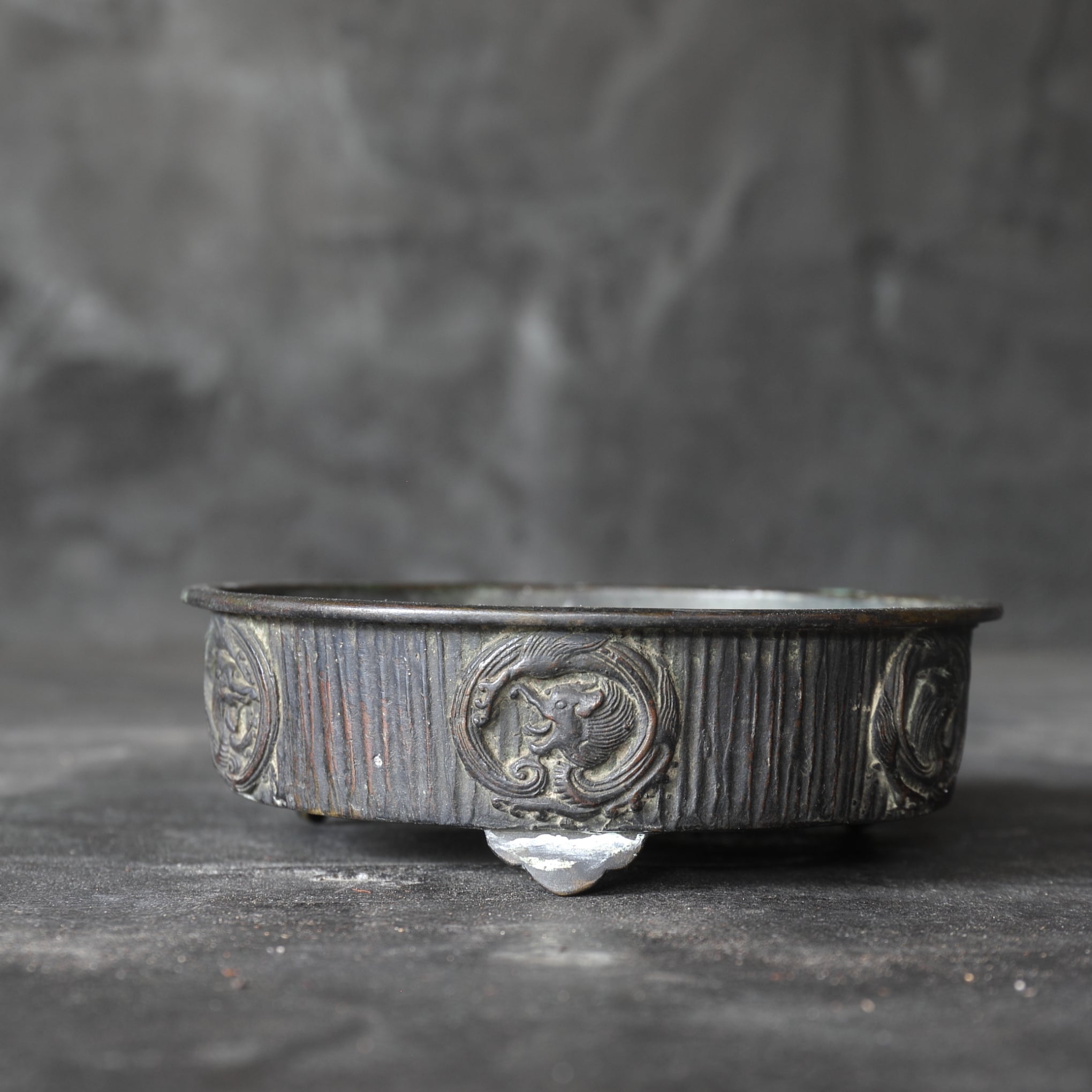 SUIBAN DE COBRE, Con medallón de dragón, Edad Moderna Temprana(Siglos XVI–XIX)