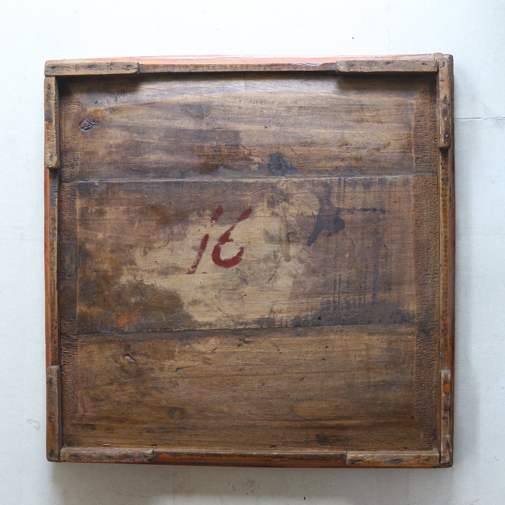 BANDEJA DE MADERA GRANDE, En forma de cuadrada, a6, Dinastía Joseon(1392–1897 d. C.)