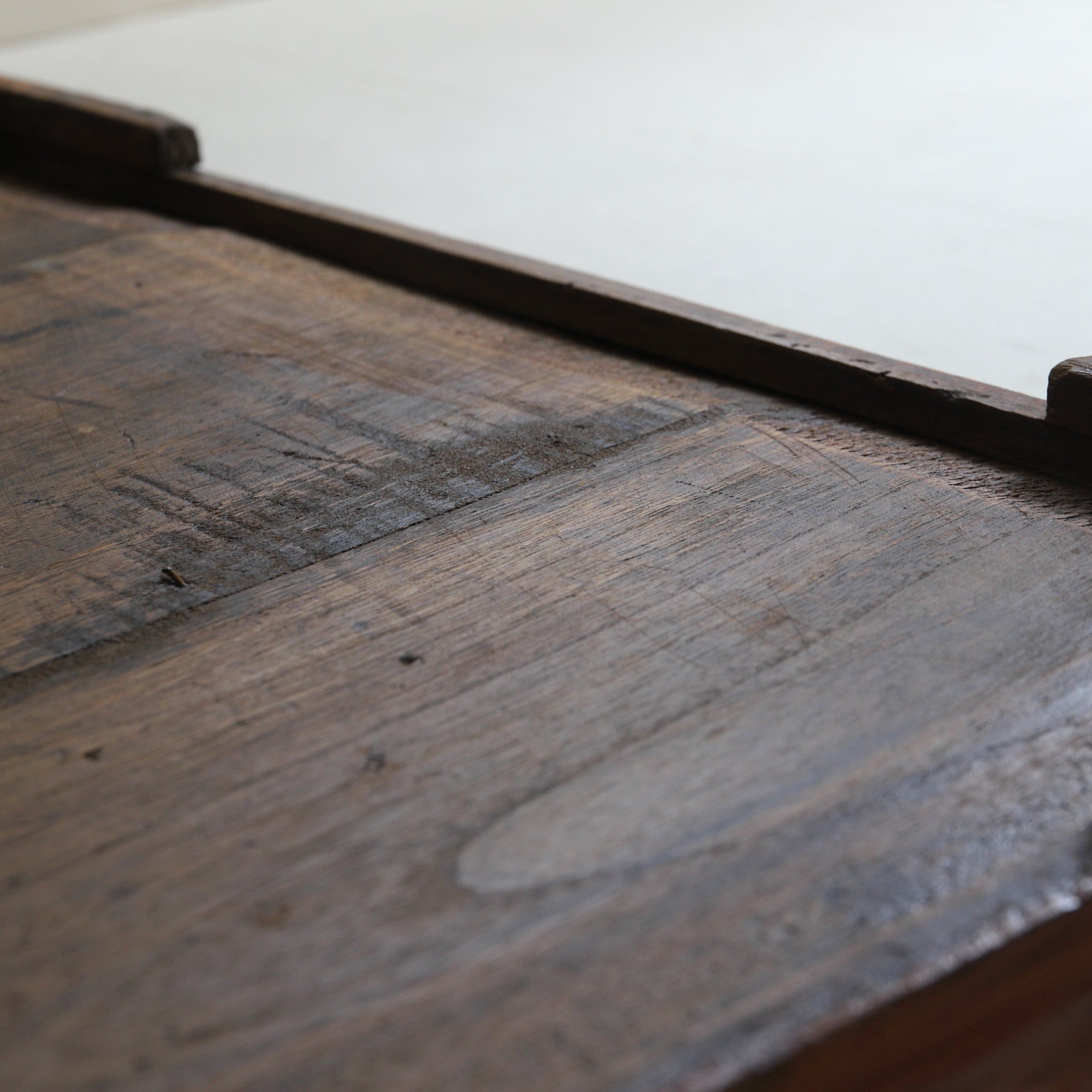 BANDEJA DE MADERA GRANDE, En forma de cuadrada, a6, Dinastía Joseon(1392–1897 d. C.)