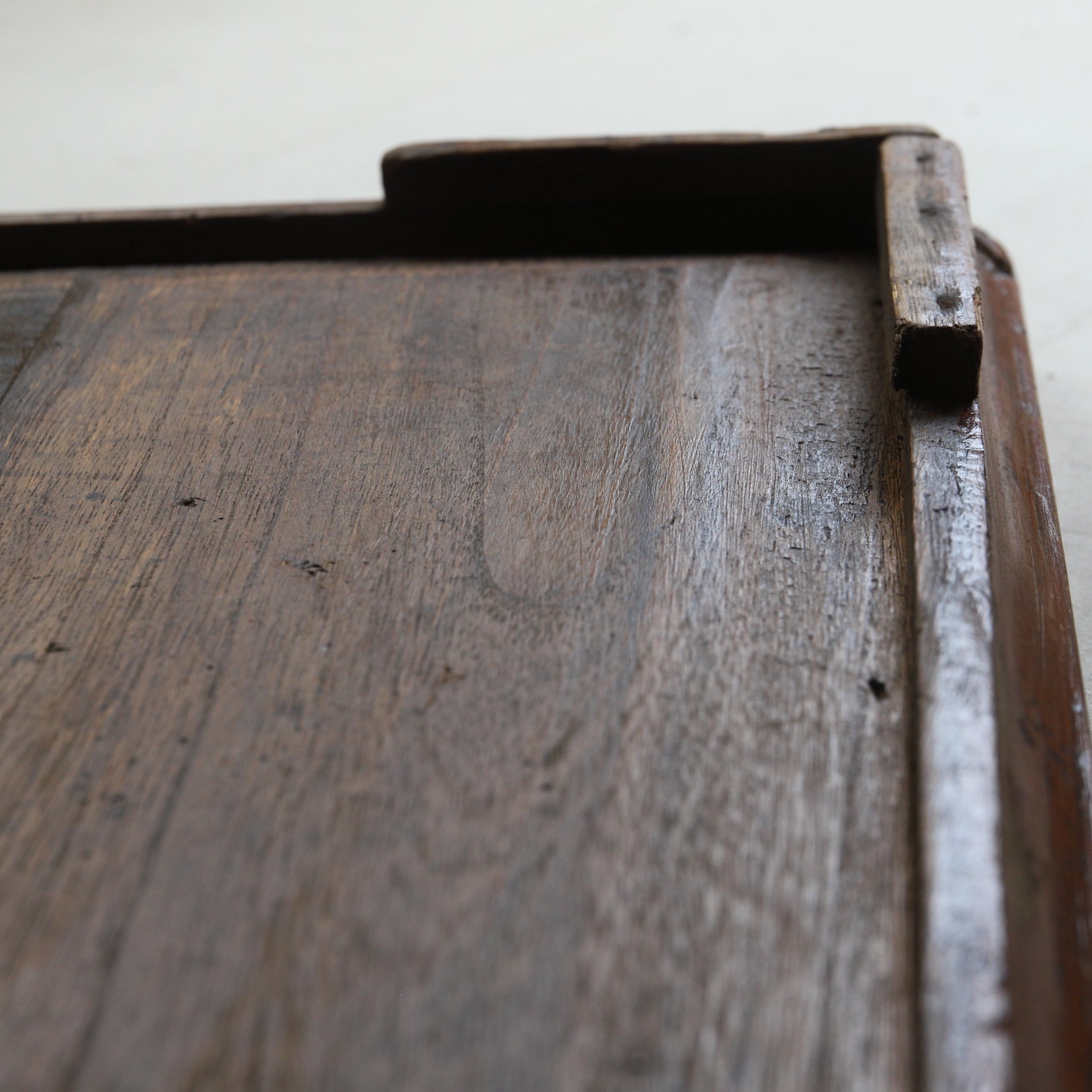 BANDEJA DE MADERA GRANDE, En forma de cuadrada, a6, Dinastía Joseon(1392–1897 d. C.)