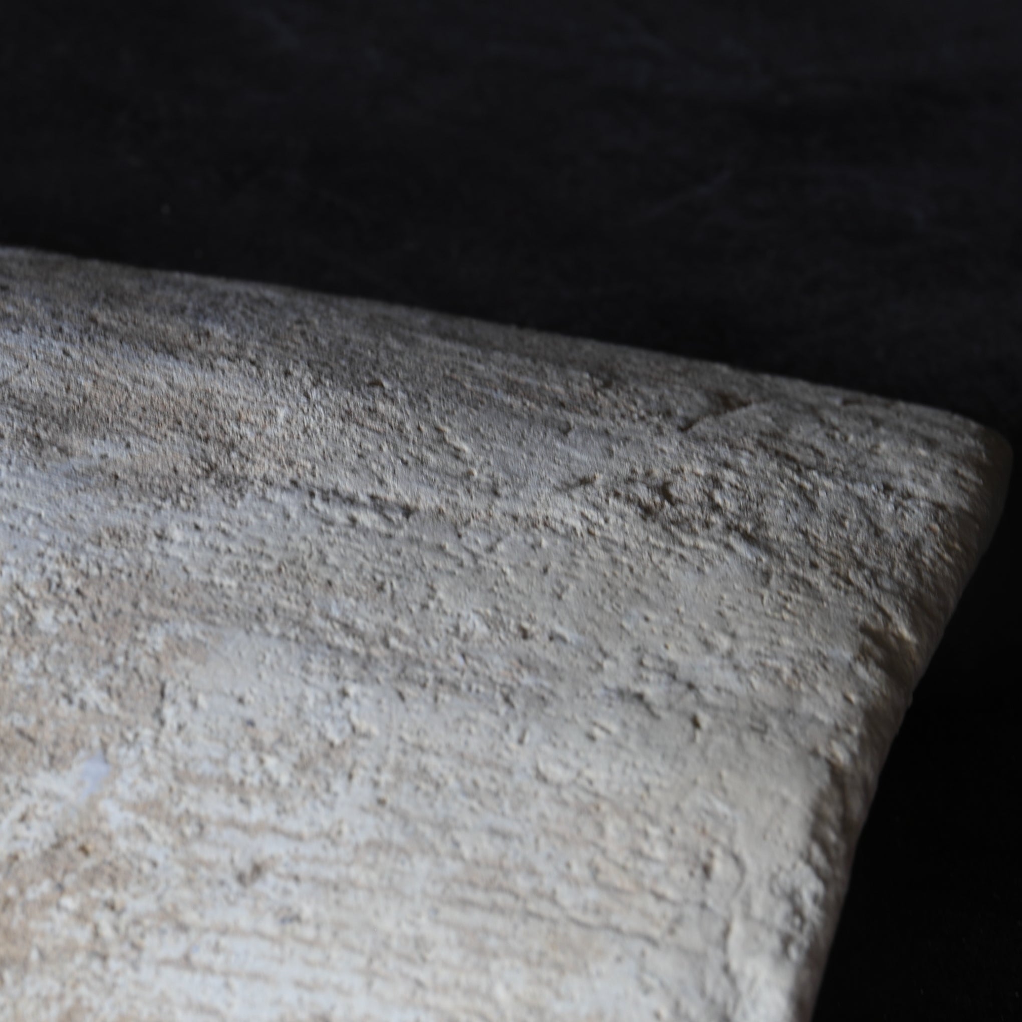 TEJA CON IMPRESIONES DE TELA, Período Nara(710–794 d. C.)