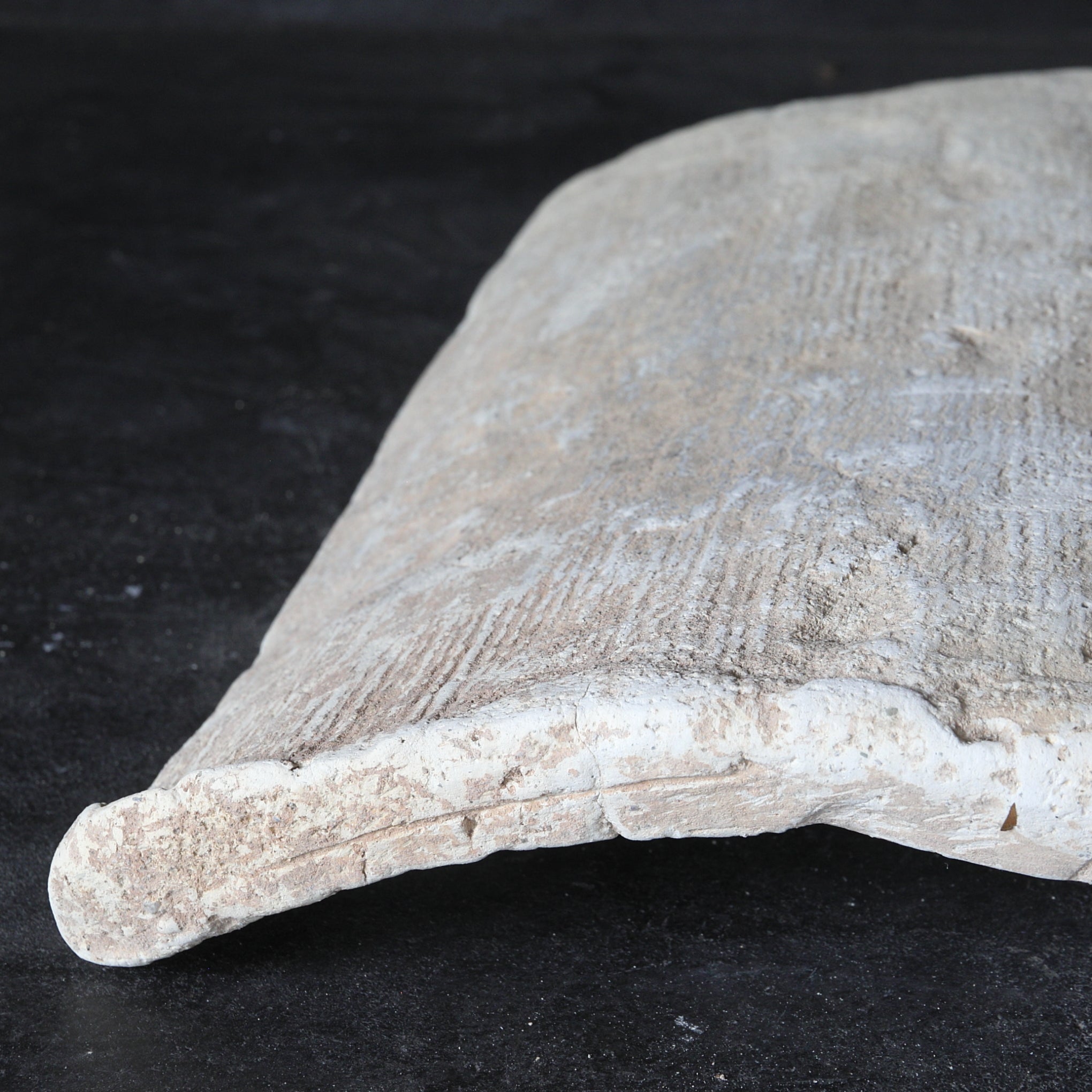 TEJA CON IMPRESIONES DE TELA, Período Nara(710–794 d. C.)