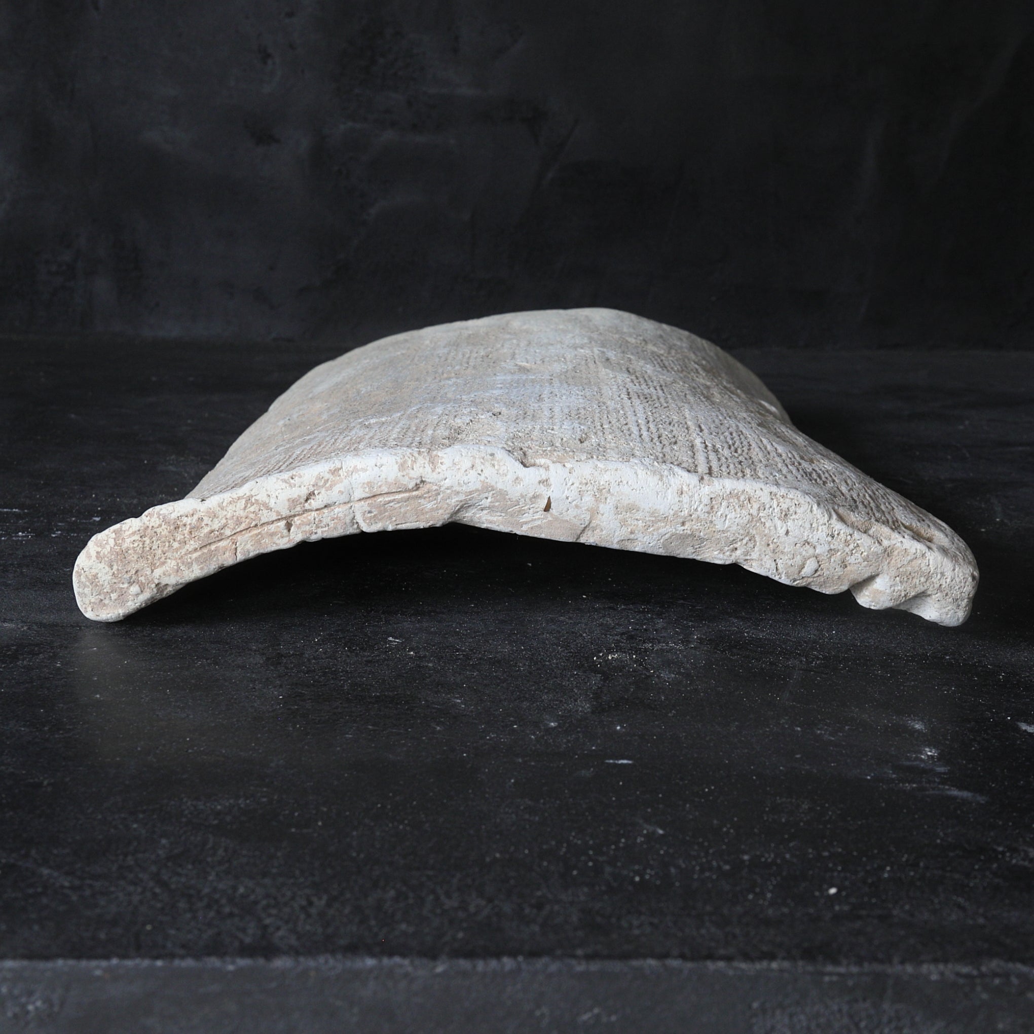 TEJA CON IMPRESIONES DE TELA, Período Nara(710–794 d. C.)