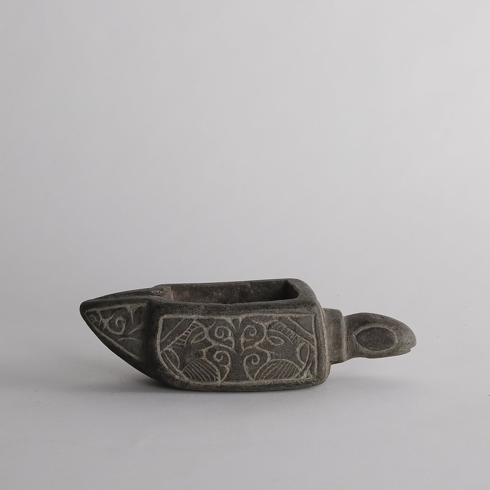 LAMPE À HUILE EN PIERRE, Moyen Âge(XIIe–XVIe siècle)