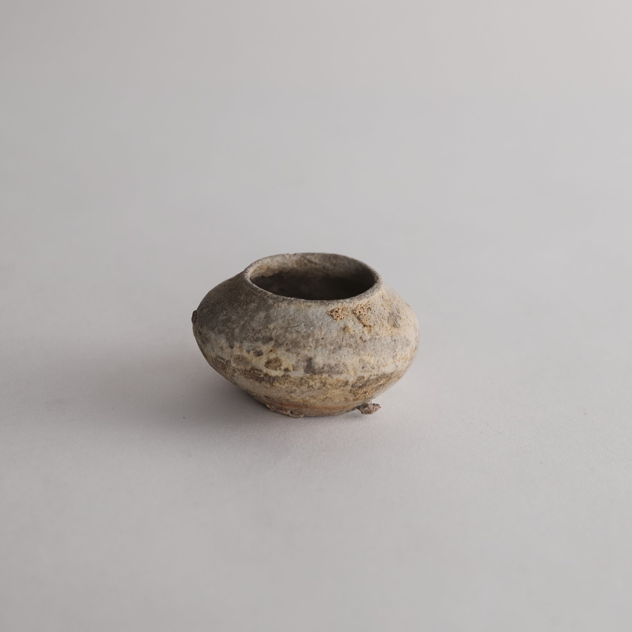JARRA PEQUEÑA, Ko-Seto, vidriado ceniza, Período Kamakura(1185–1333 d. C.)