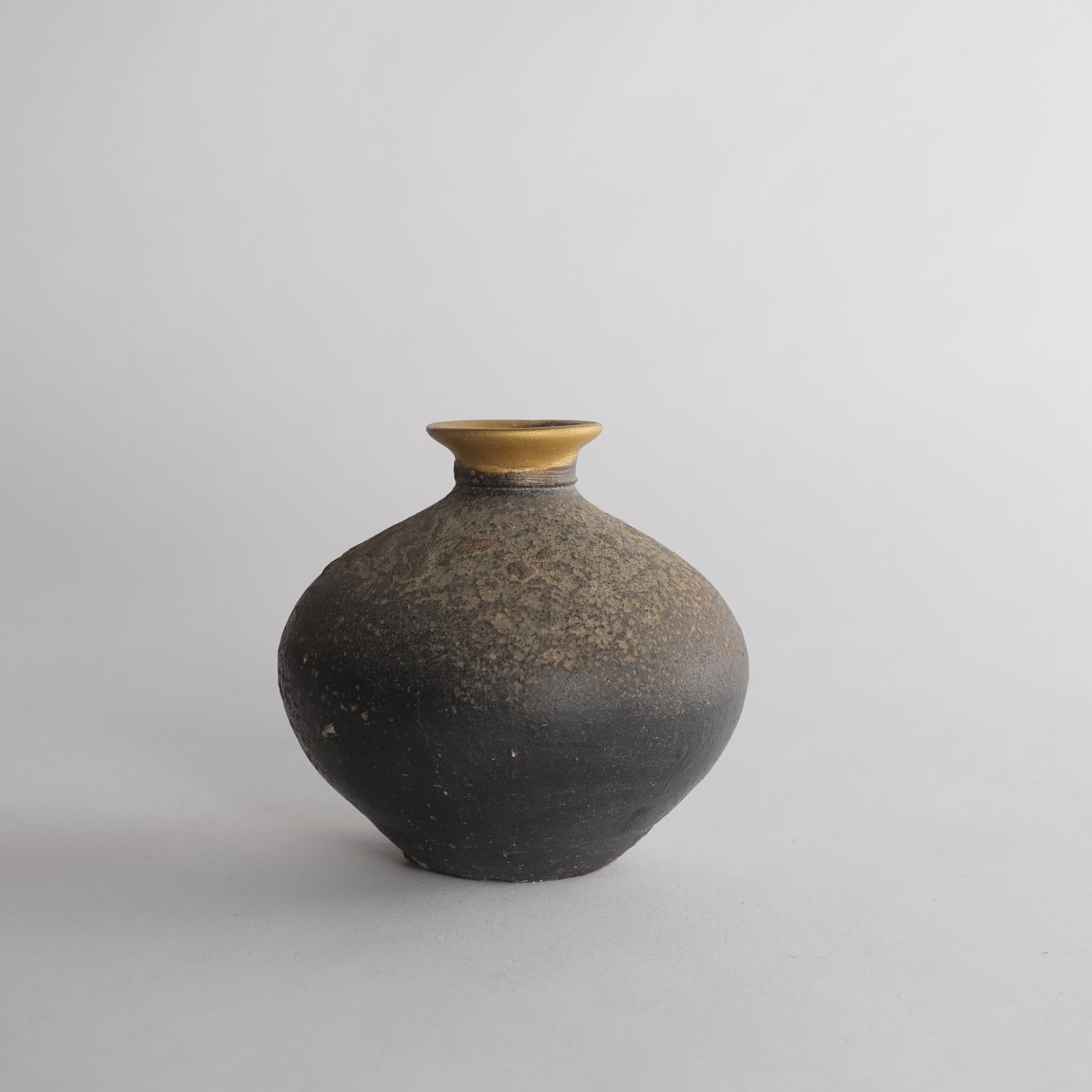 新羅土器 小壺 新羅時代/668-900CE – 入蘆花（ロカニイル）