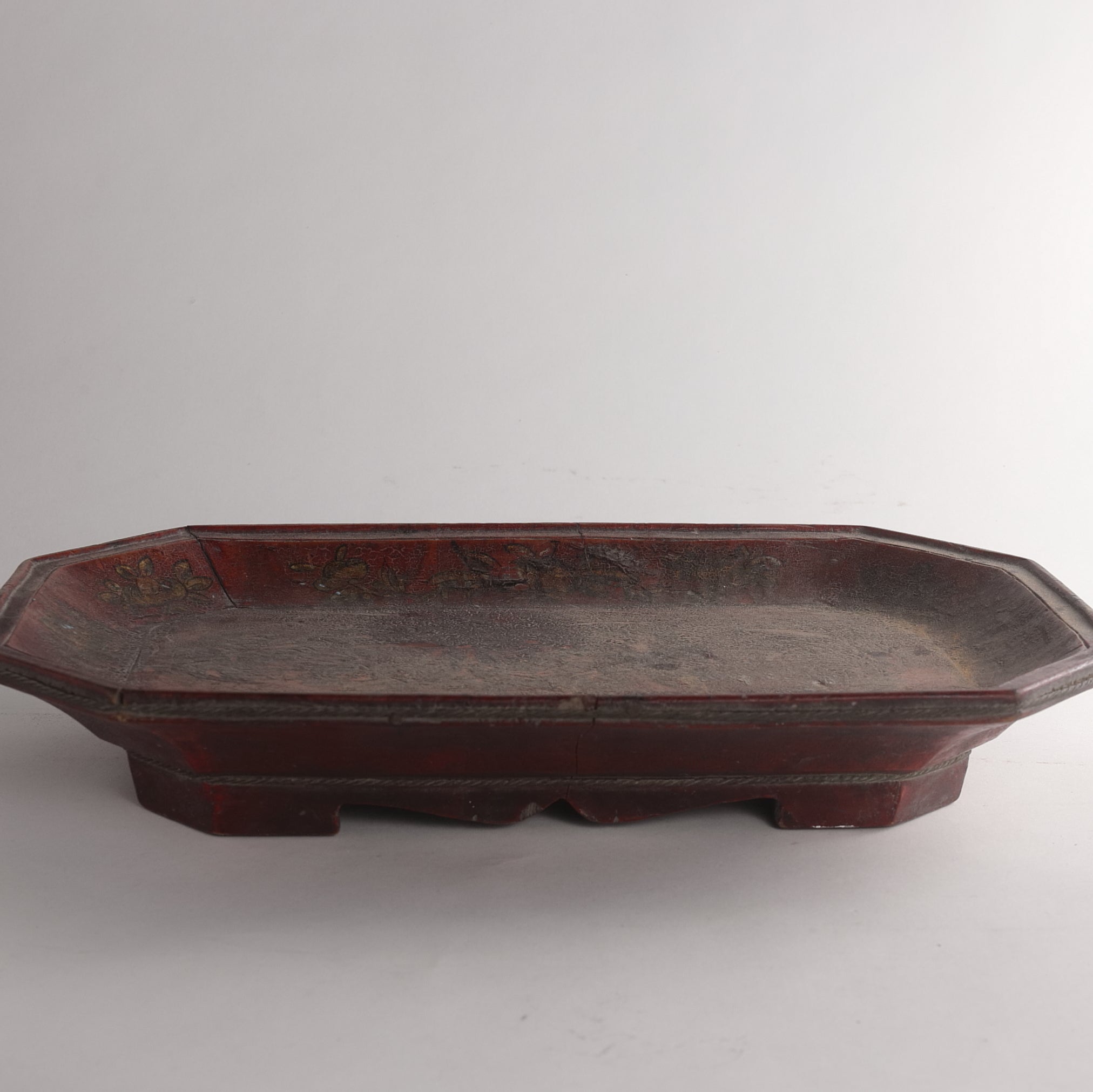 CORNER-CUT WOODEN TEA TRAY, Early Modern Period(16th–19th centuries)
