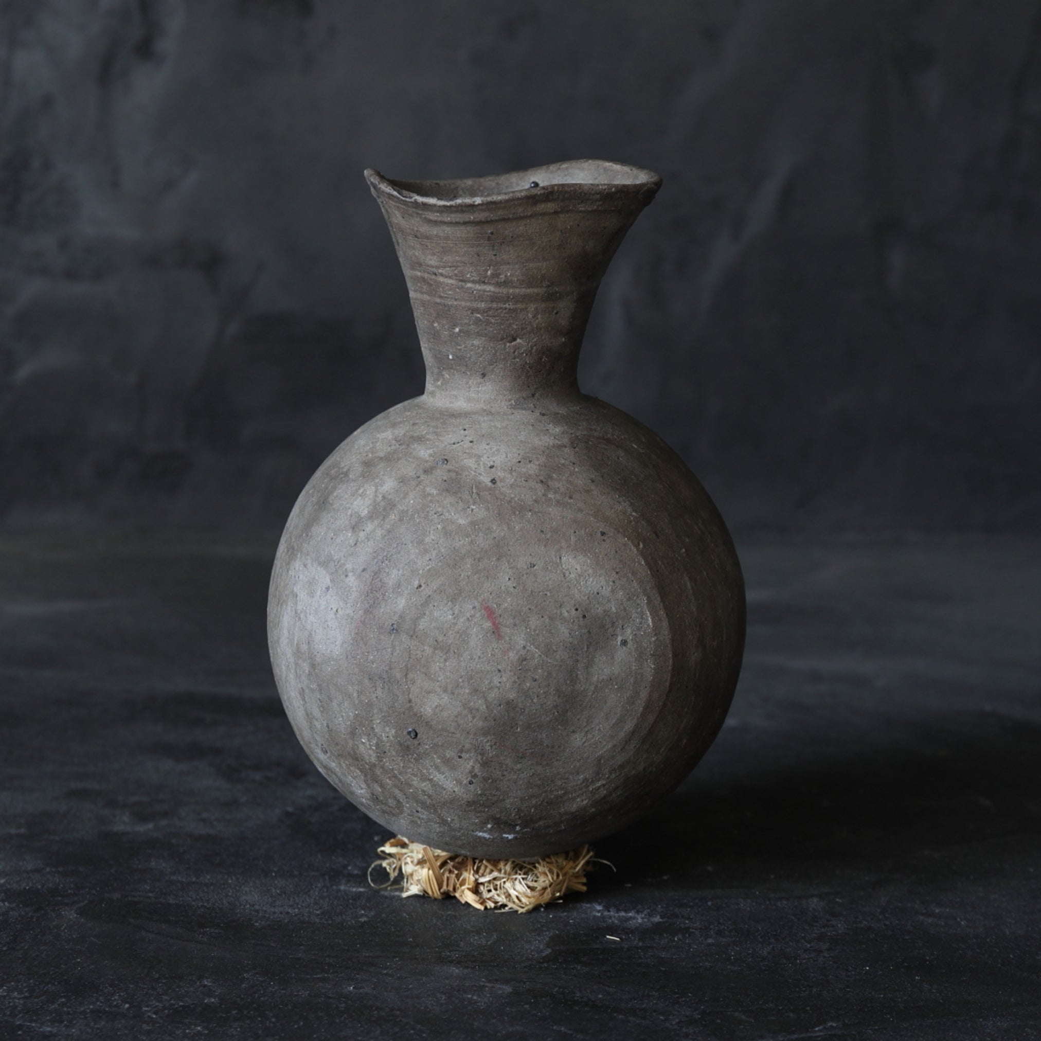 BOUTEILLE À COL LONG EN FLACON, Céramique Sue, Période Kofun(250–581 apr. J.-C.)