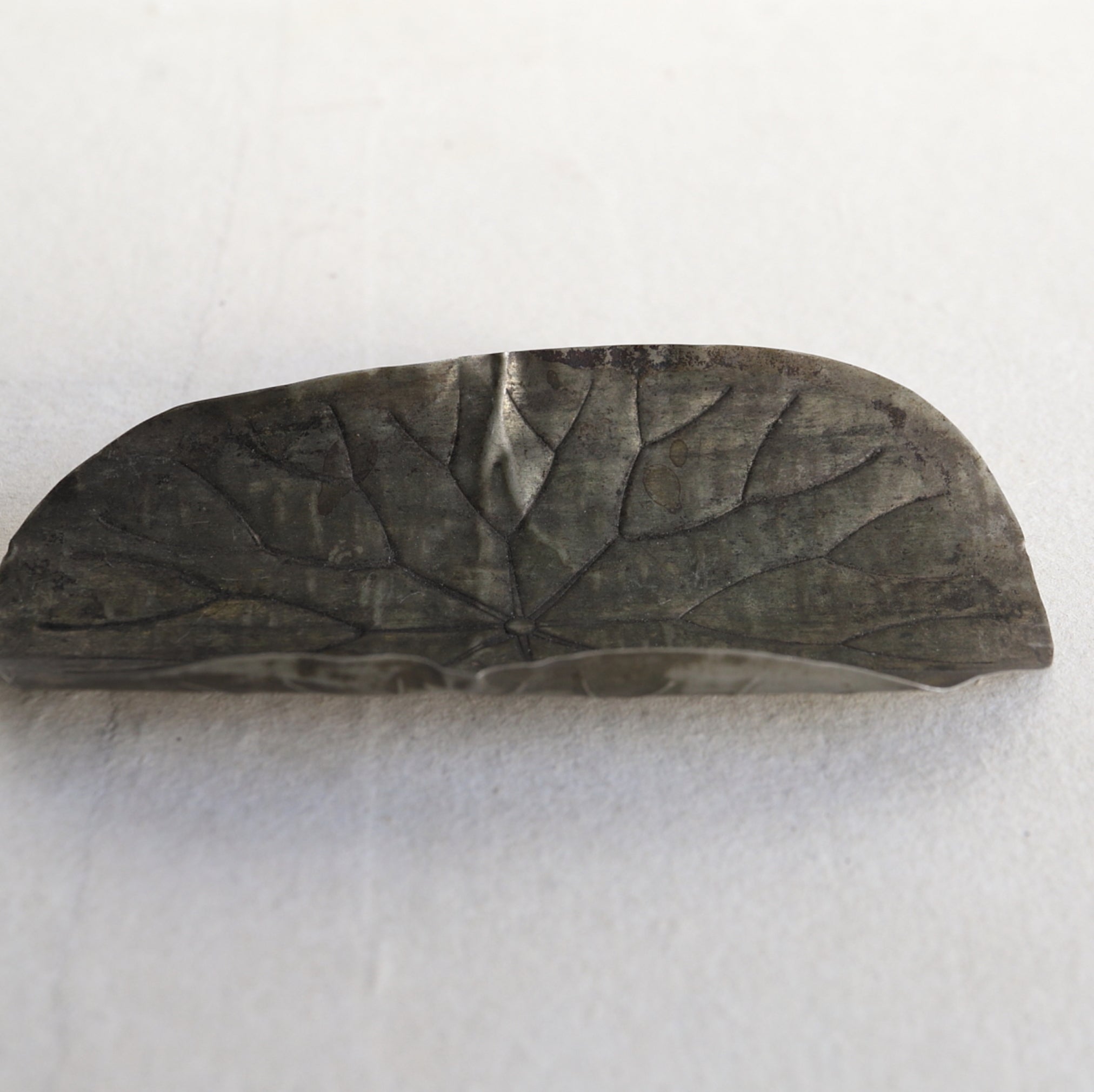 CUCHARA PARA TÉ DE HOJA DE LOTO DE COBRE, Moderno(Siglos XIX–XX)