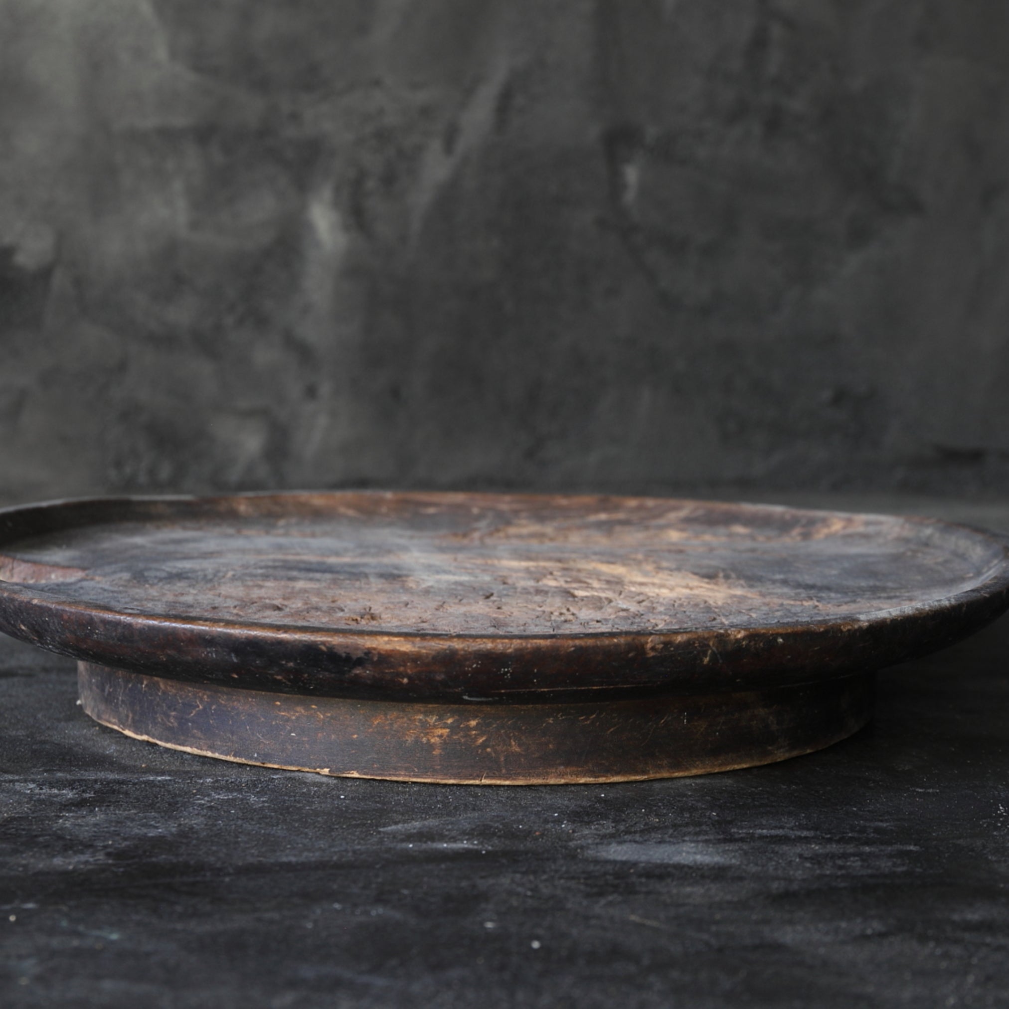 BANDEJA CON BASE DE MADERA, Período Edo(1603–1867 d. C.)