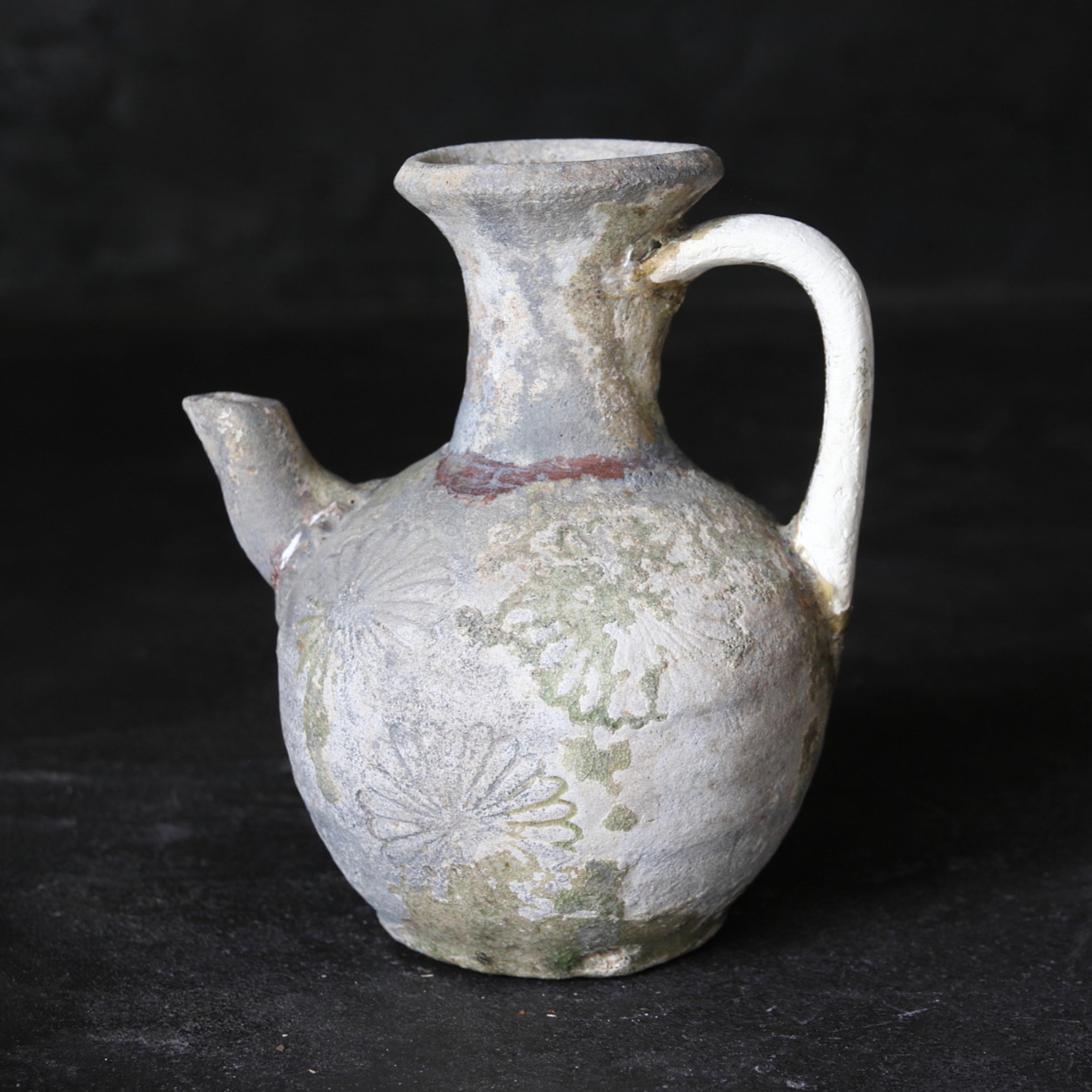 AGUAMANIL, Ko-Seto, vidriado ceniza, con diseño floral estampado, Período Kamakura(1185–1333 d. C.)