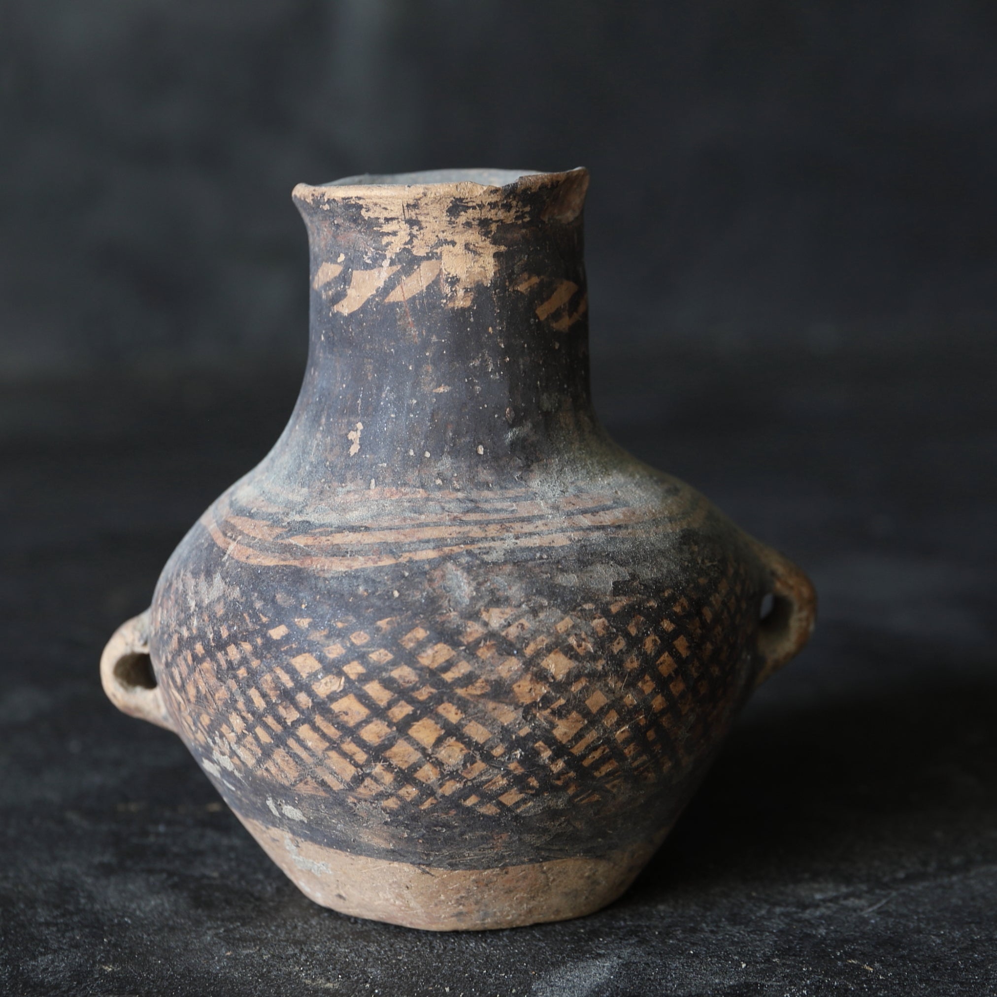 KLEINES GEFÄSS, Bemalte Keramik, Majiayao-Kultur(3300–2050 v. Chr.)