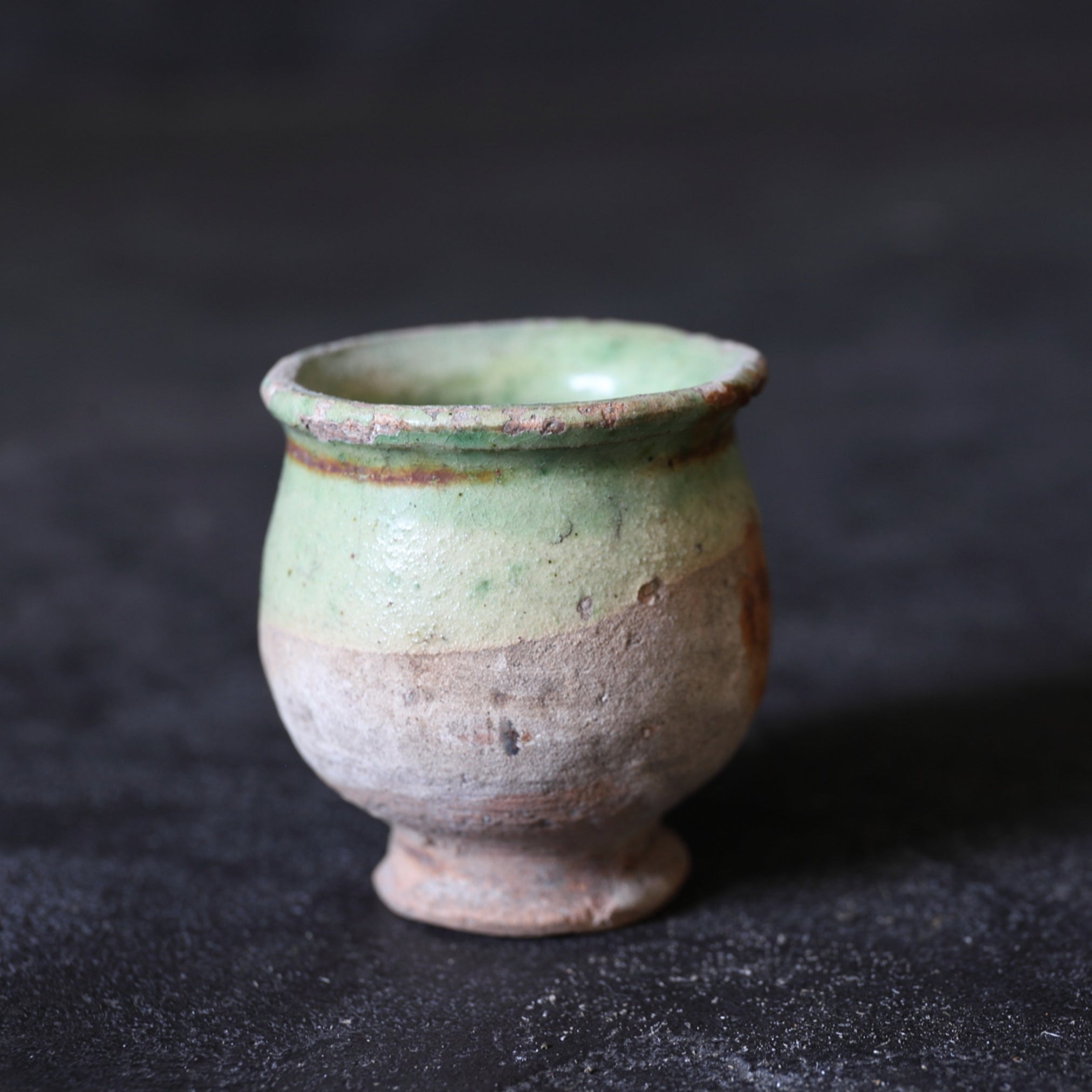 VASO PICCOLO, Smaltato verde, Antichità francese, Età moderna iniziale(XVI–XIX secolo)