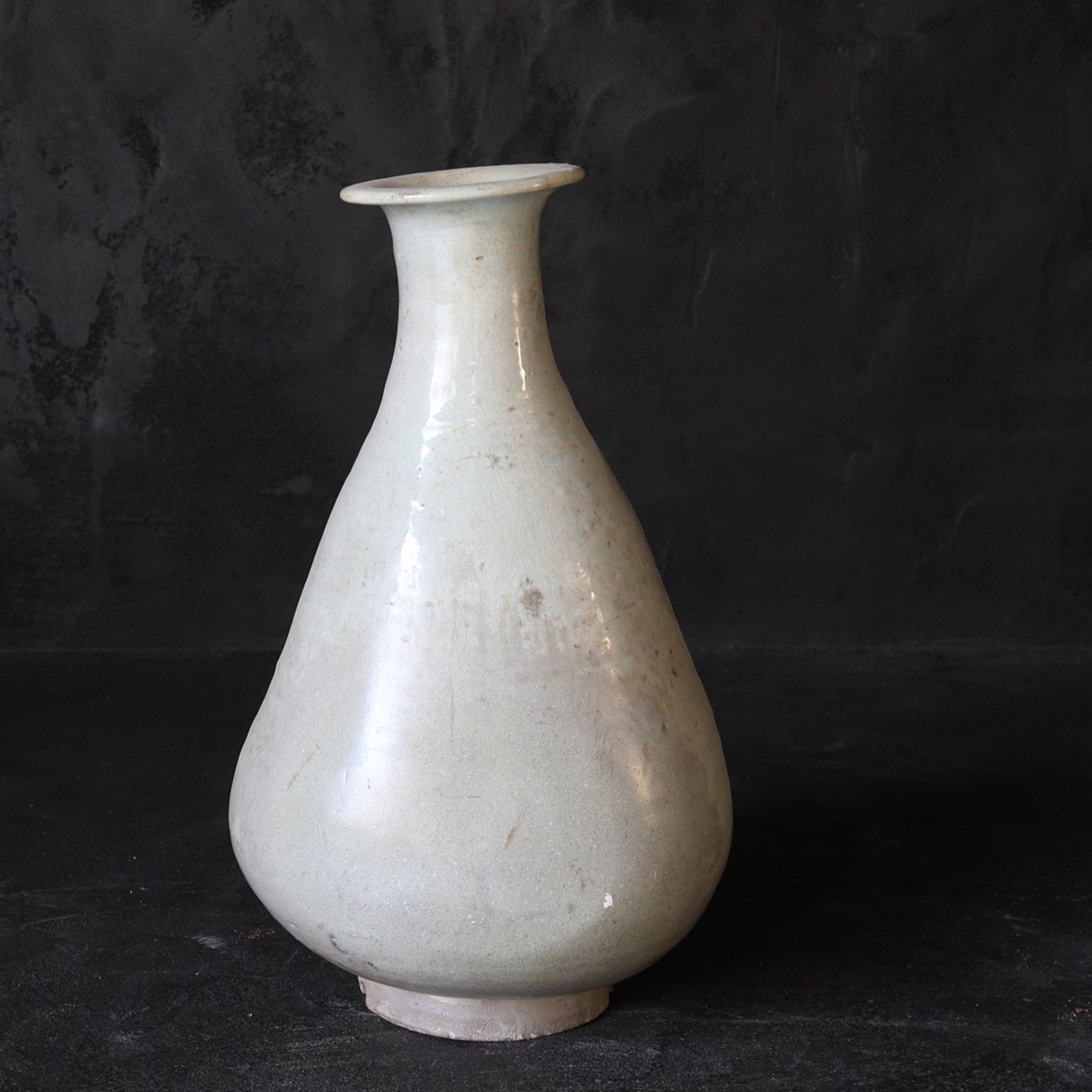 白瓷下撫形大瓶割足(朝鲜王朝, 公元1392年–1897年)