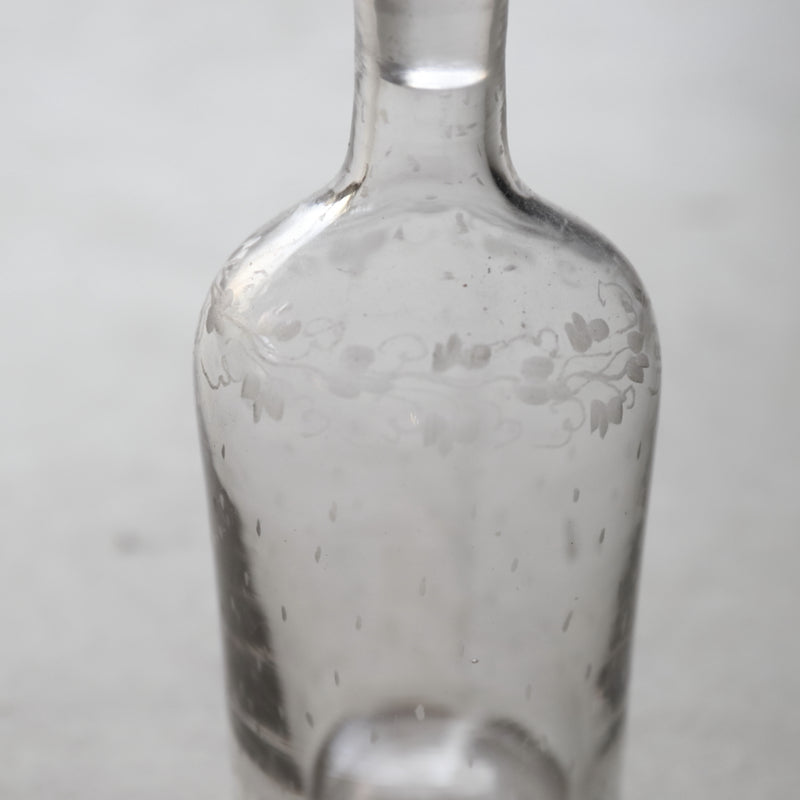 フランスアンティーク 白エナメル草文蓋付ガラス瓶 16-19世紀