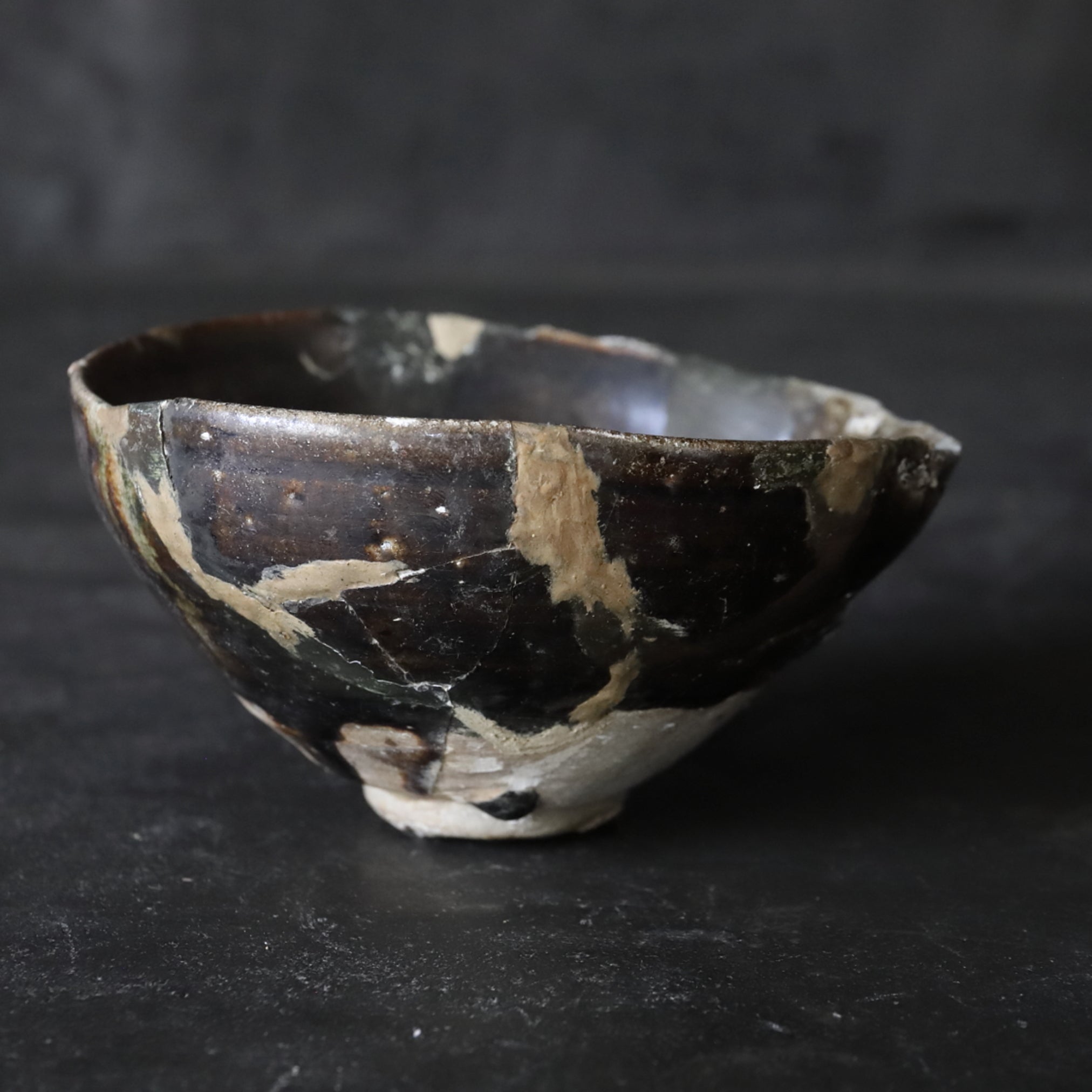 TEA BOWL, Ko-Mino, iron-glazed, Muromachi Period(1336–1573CE)