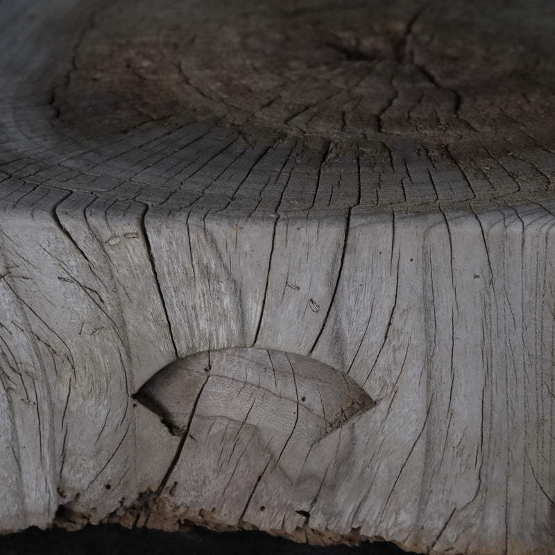 よく枯れた木塊の煎茶台 16-19世紀