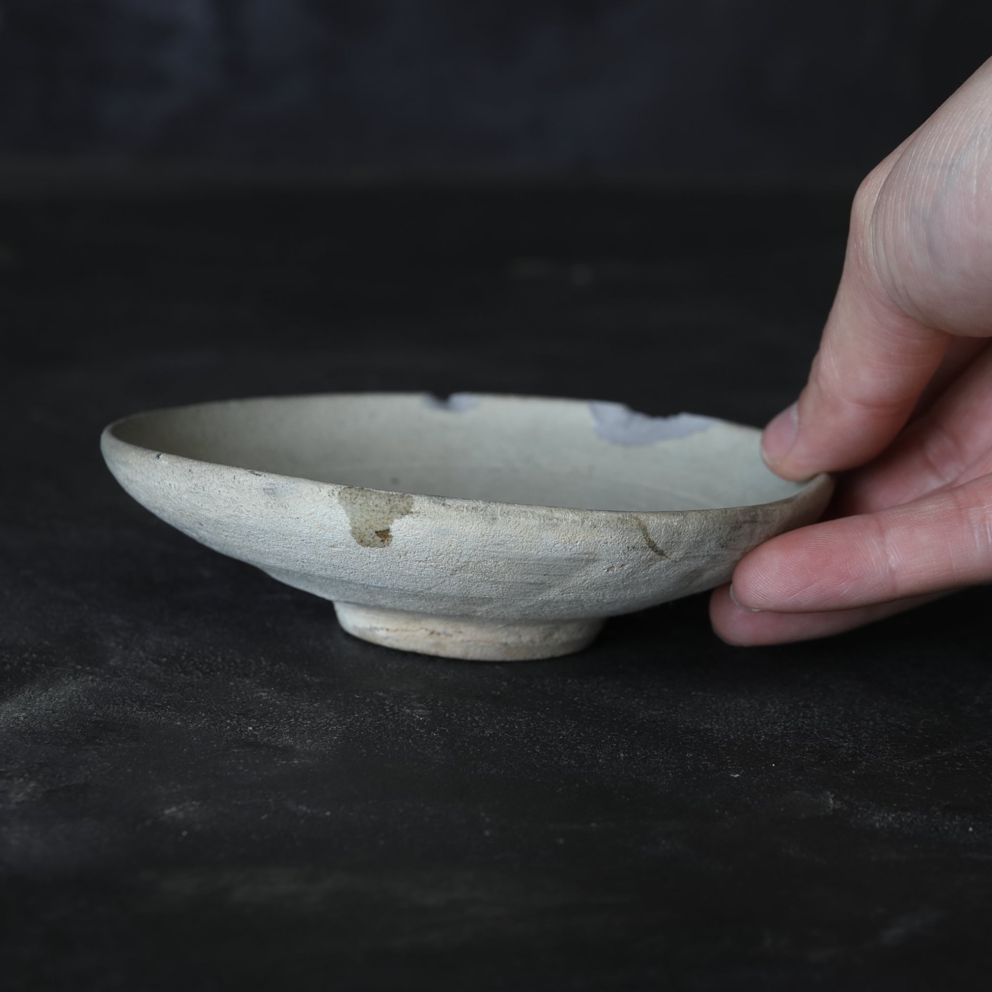 李朝 粉青粉引皿(1392–1897 CE)