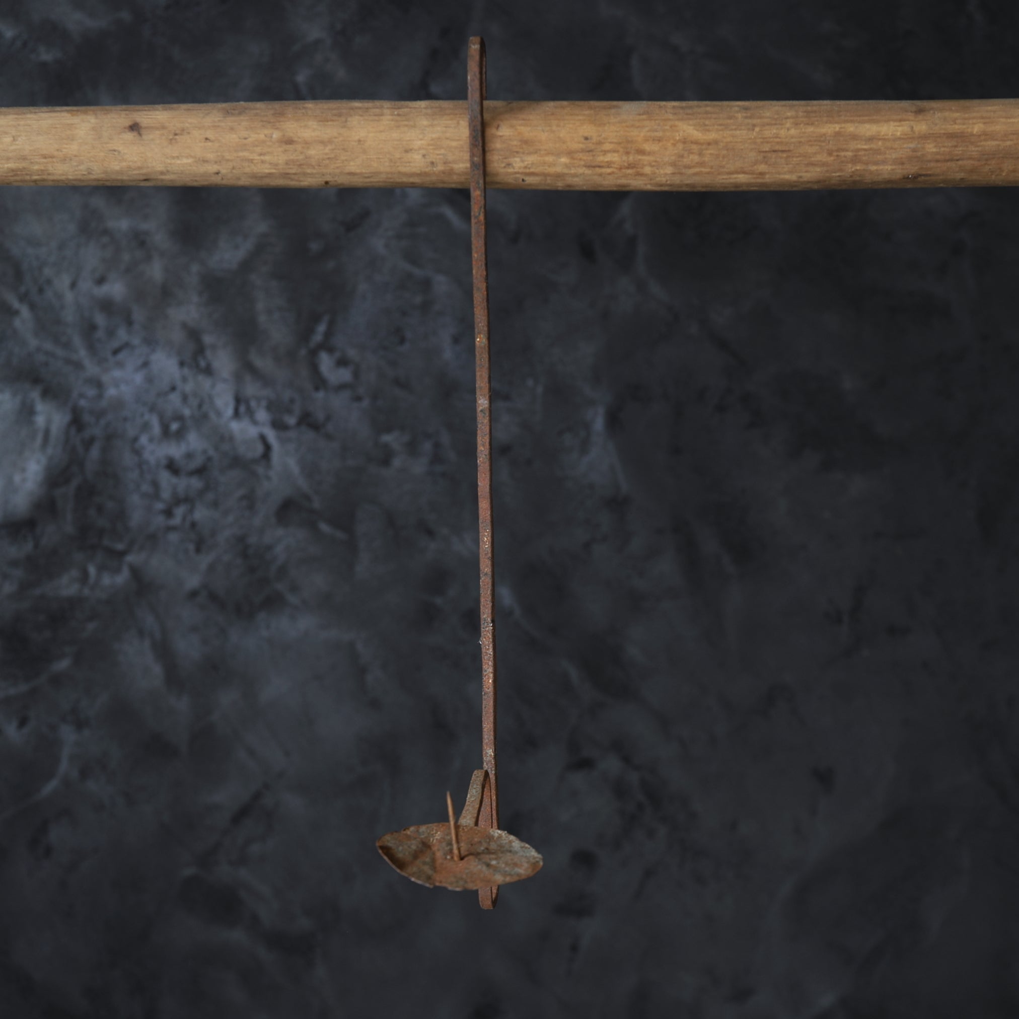 CANDELABRO PENSILE DI FERRO ANTICO OSSIDATO