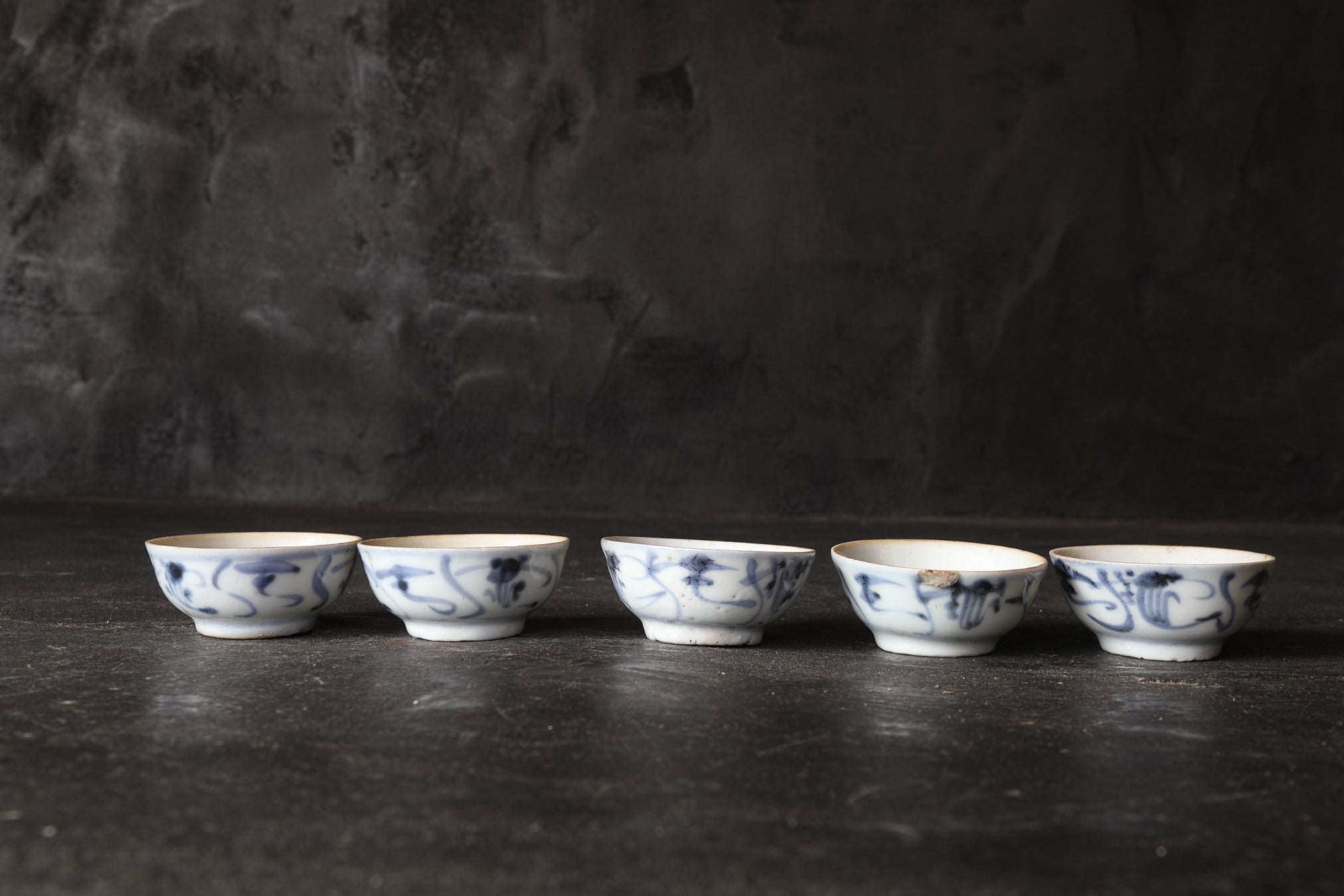 TAZZA DA SENCHA, Ko-Sometsuke, con motivo a erba, set da 5, Dinastia Ming(1368–1644 d.C.)