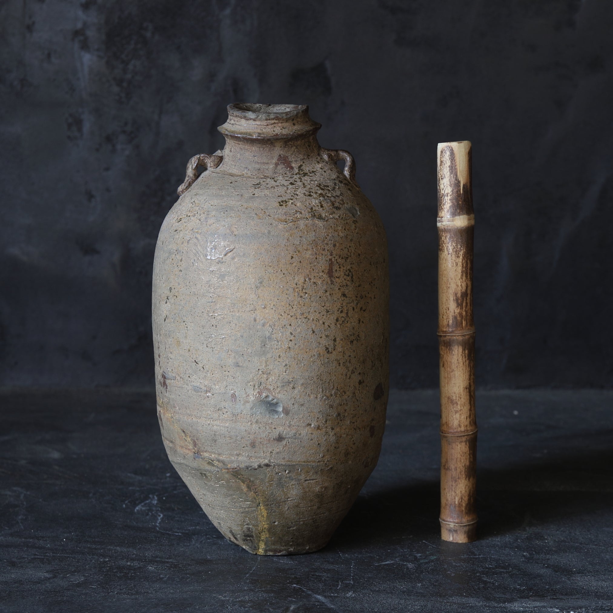 جرة طويلة بمقبضين، نانبان ، فترة كاماكورا(1185–1333 ميلاديًا)