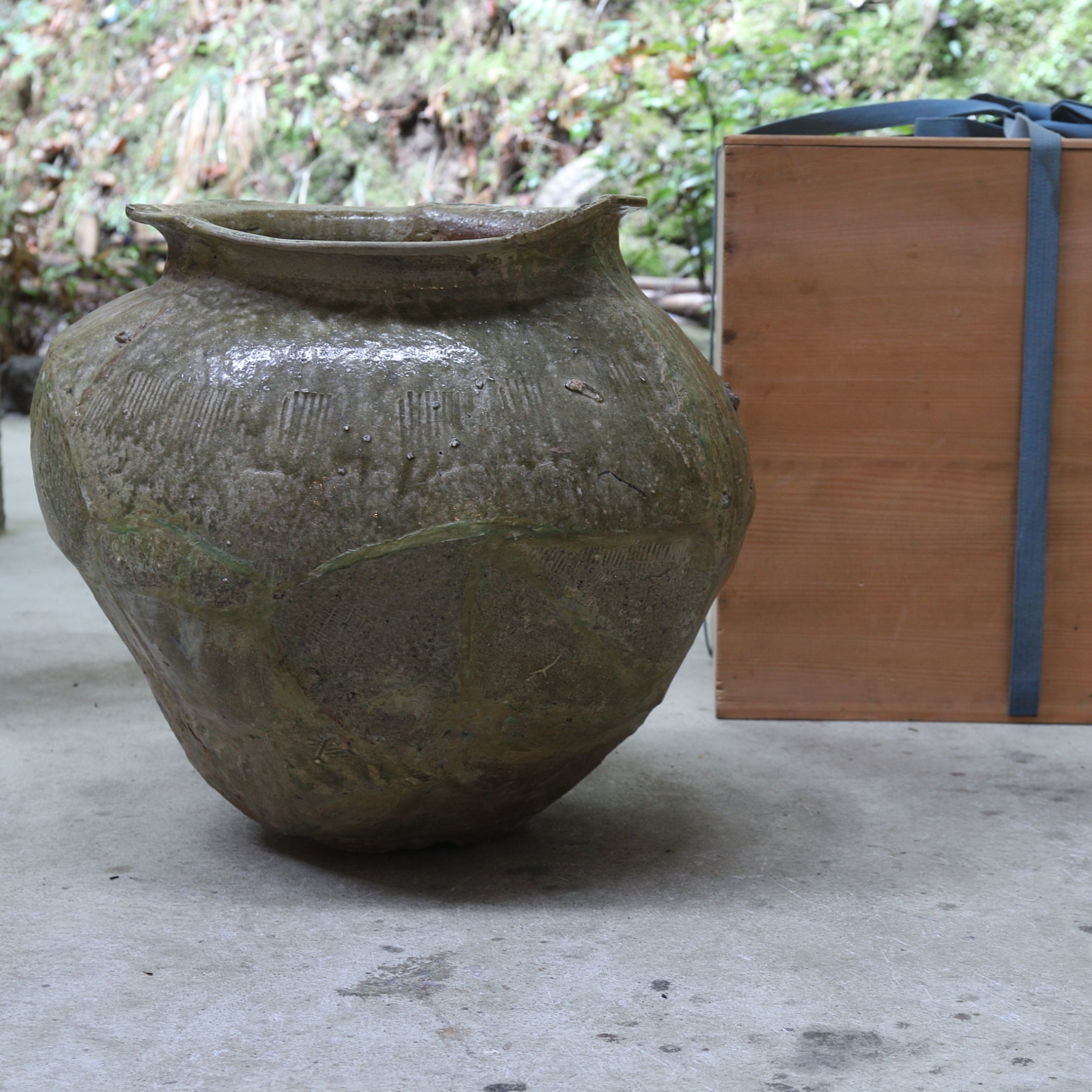 GIARA PER TUMULO DI SUTRA / VASO GRANDE, Ko-Tokoname, con scatola iscritta, Periodo Heian(794–1185 d.C.)