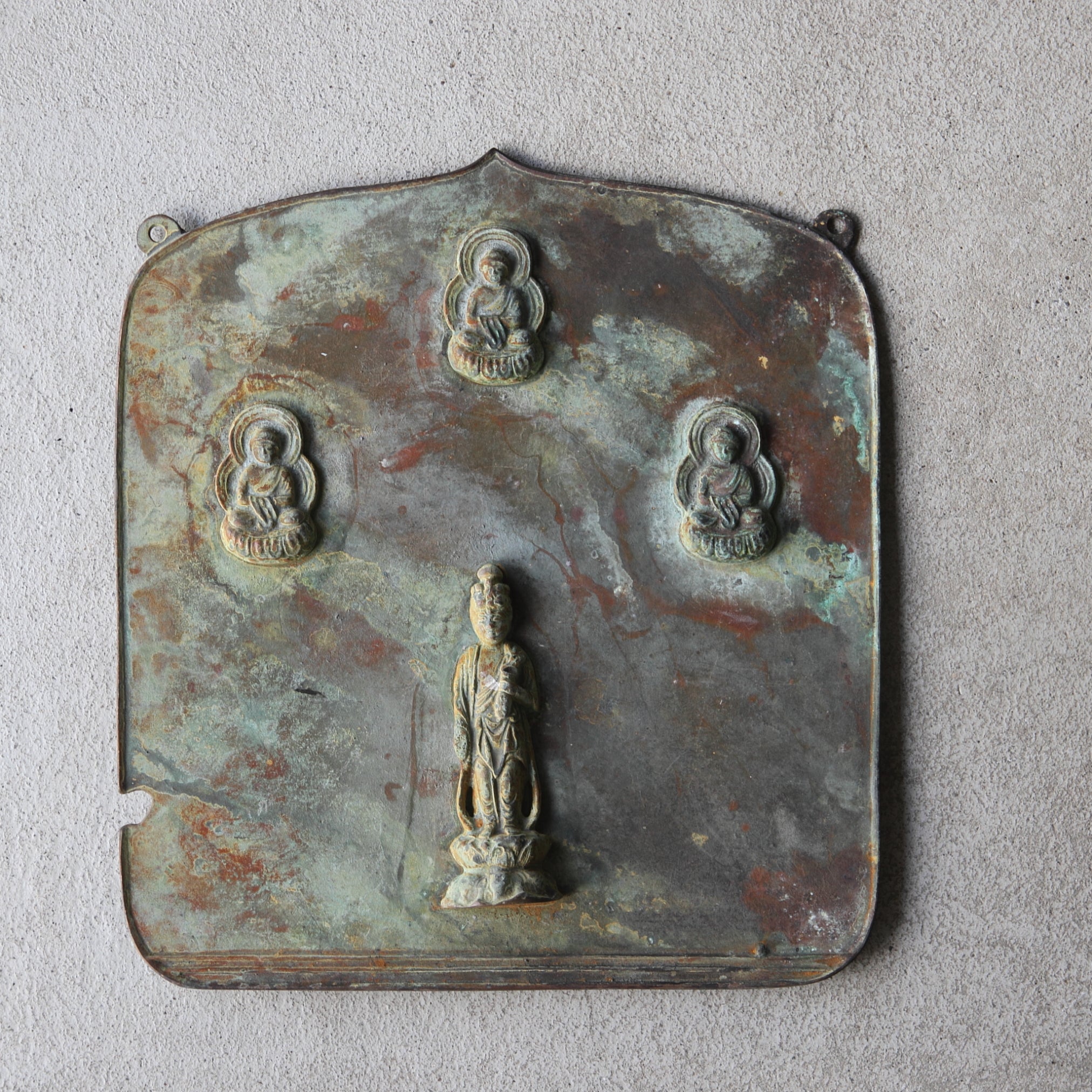 MIROIR EN BRONZE / IMAGE DE BOUDDHA SUSPENDUE EN FORME DE BOUCLIER, Période Kamakura(1185–1333 apr. J.-C.)