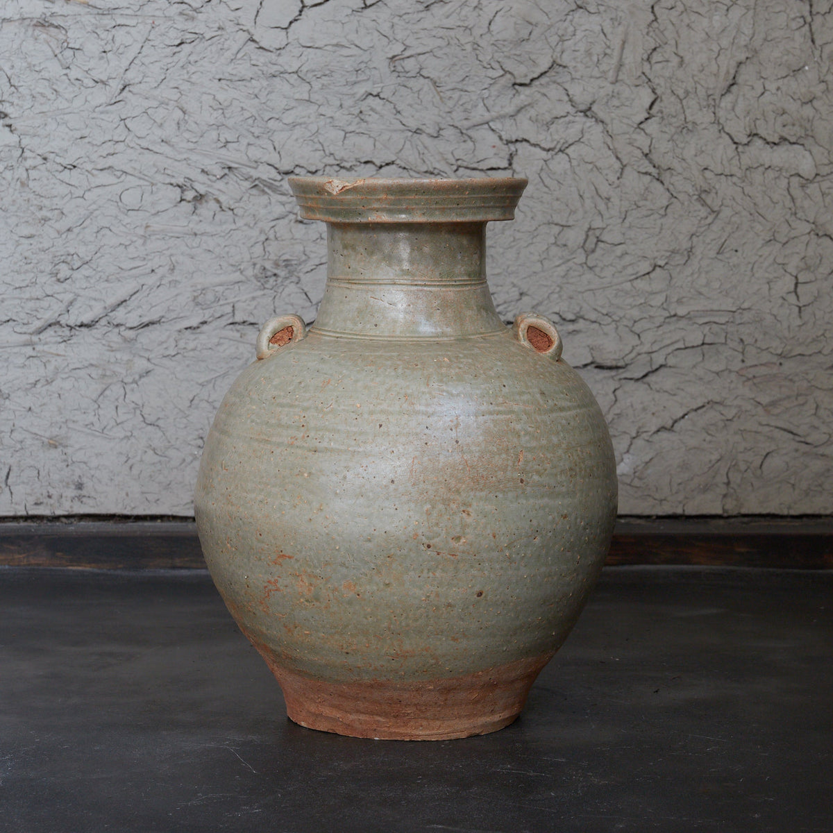 唐代 越州窯 青磁双耳盤口大瓶（618–907CE）