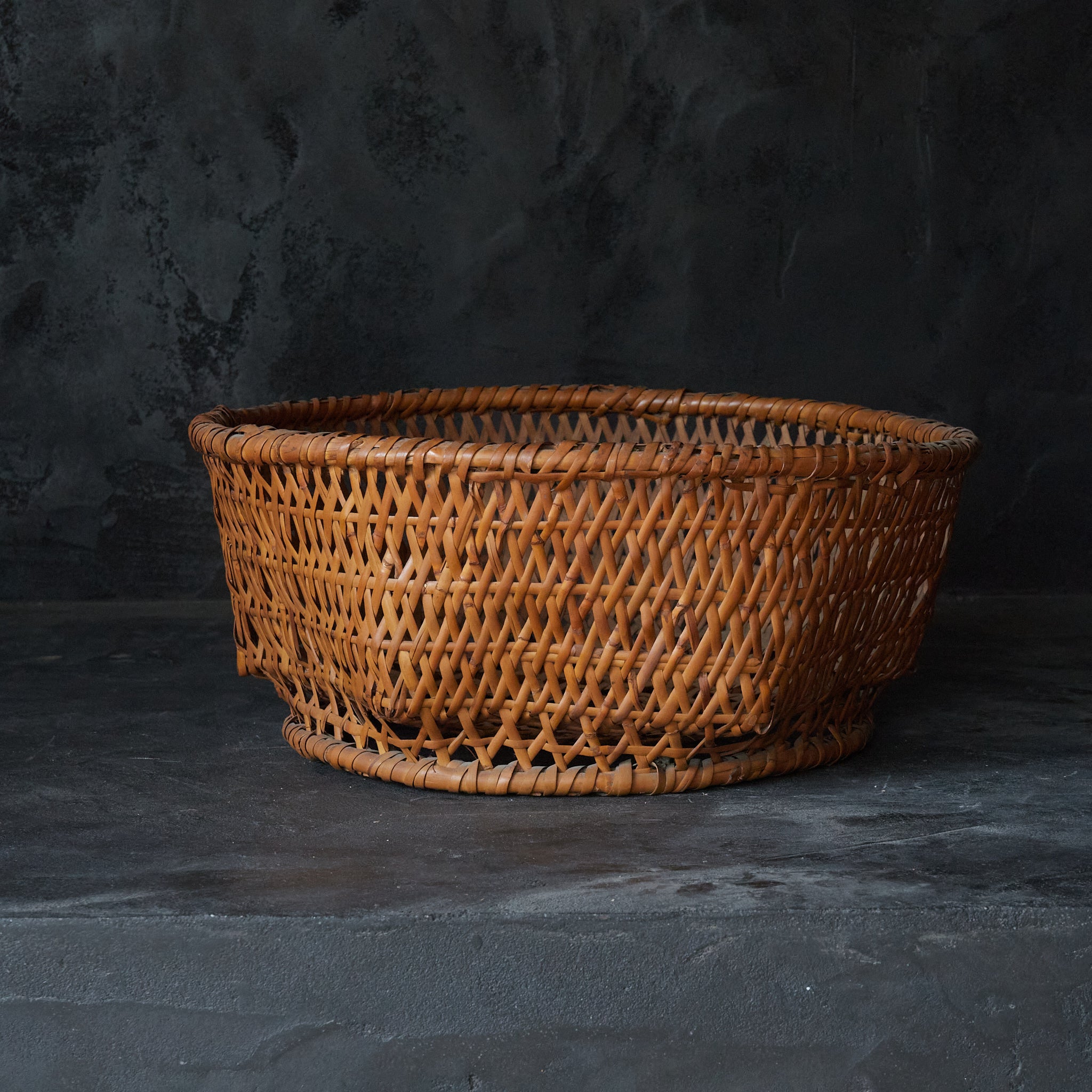 Amber-colored six-sided bamboo basket Taisho period/1912-1926CE