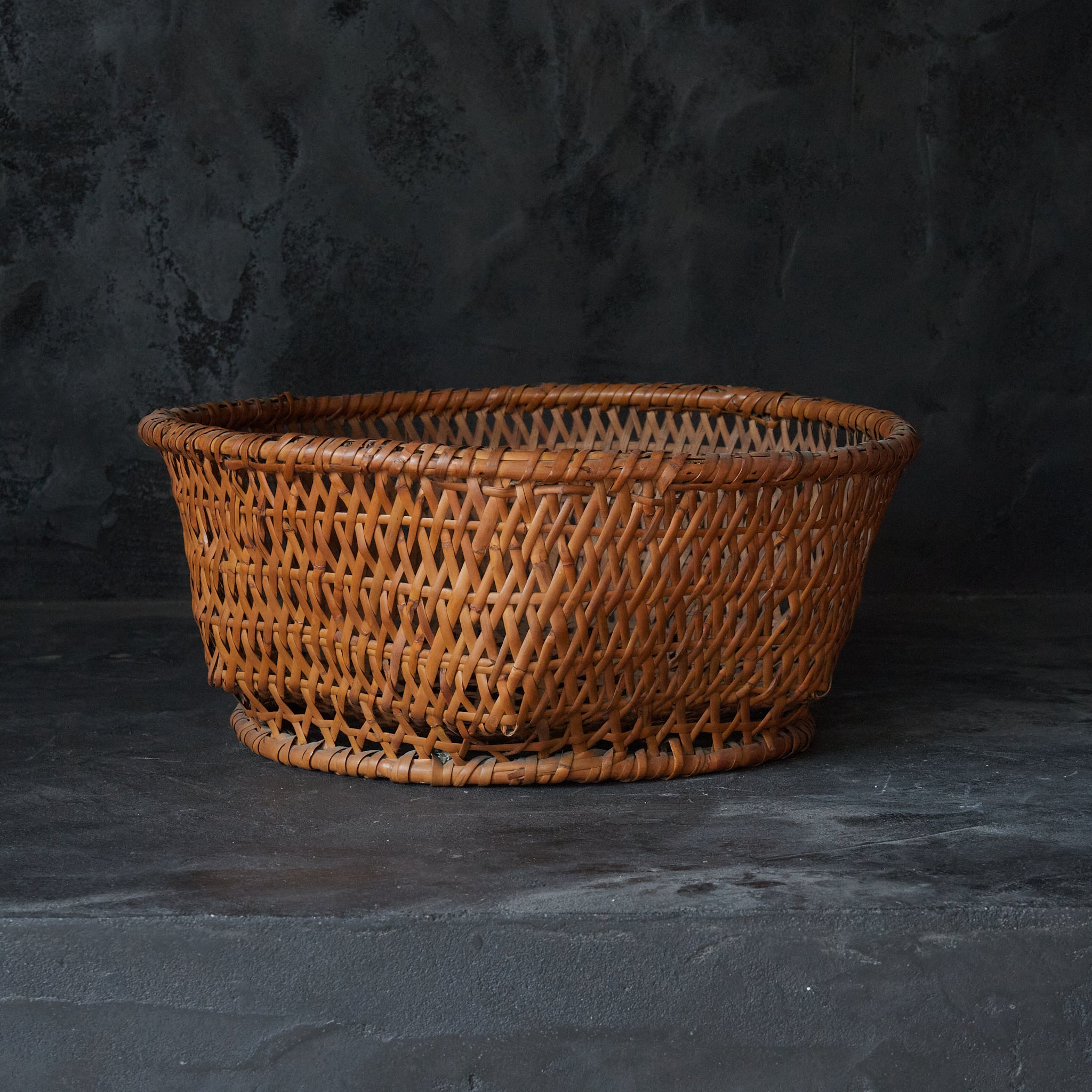 Amber-colored six-sided bamboo basket Taisho period/1912-1926CE