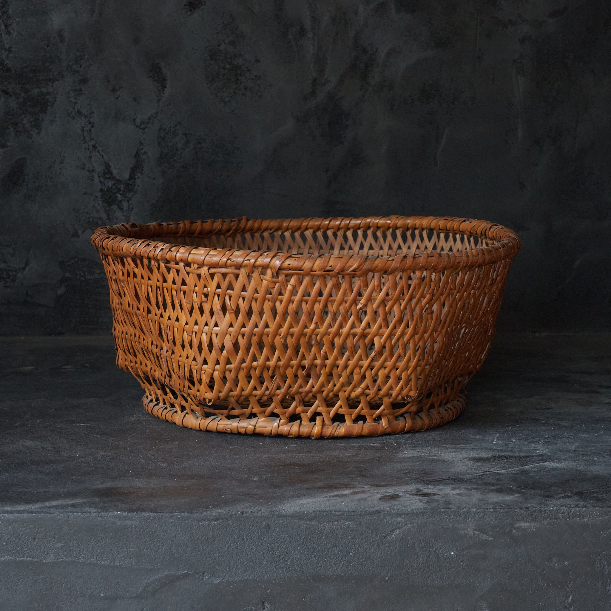 Amber-colored six-sided bamboo basket Taisho period/1912-1926CE