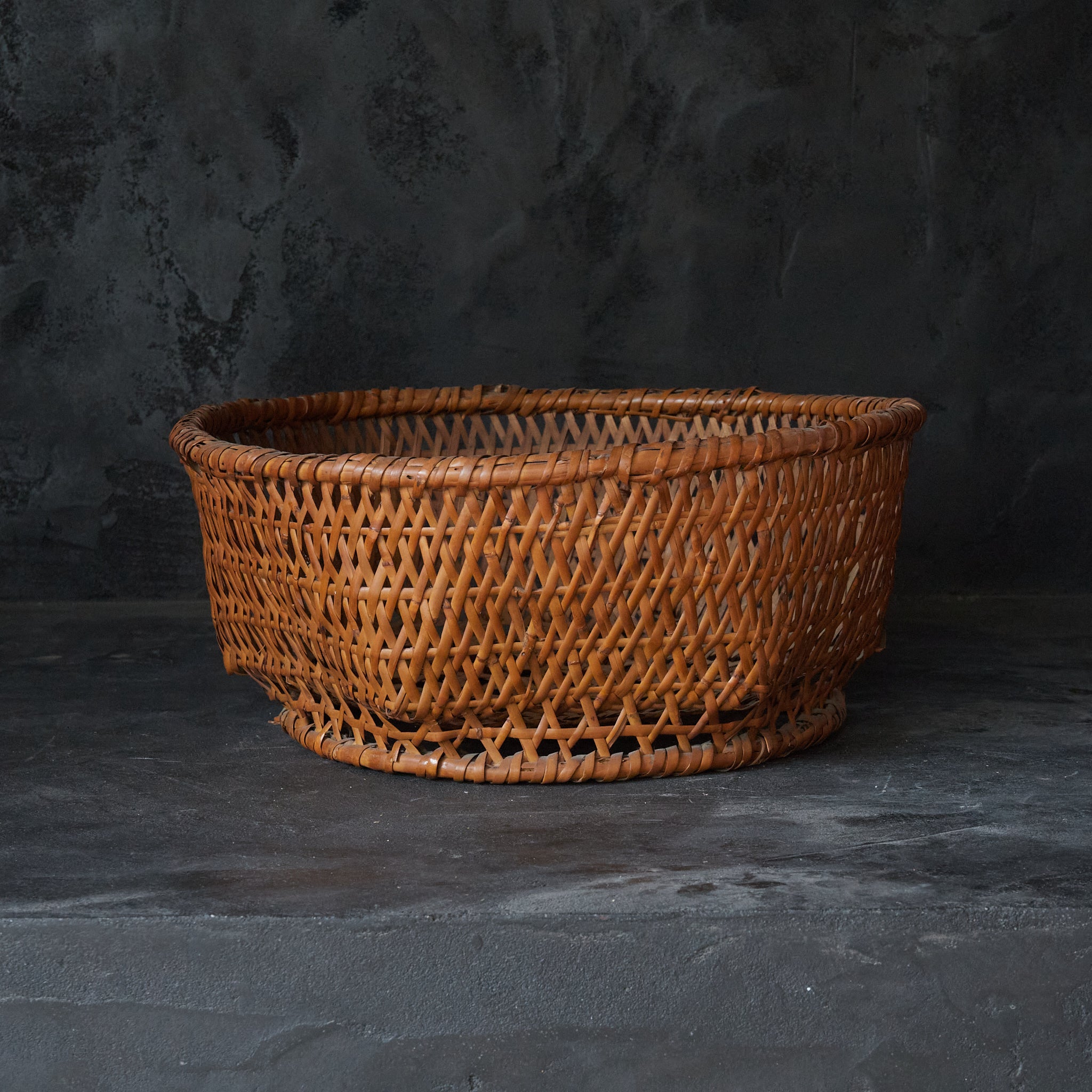 Amber-colored six-sided bamboo basket Taisho period/1912-1926CE