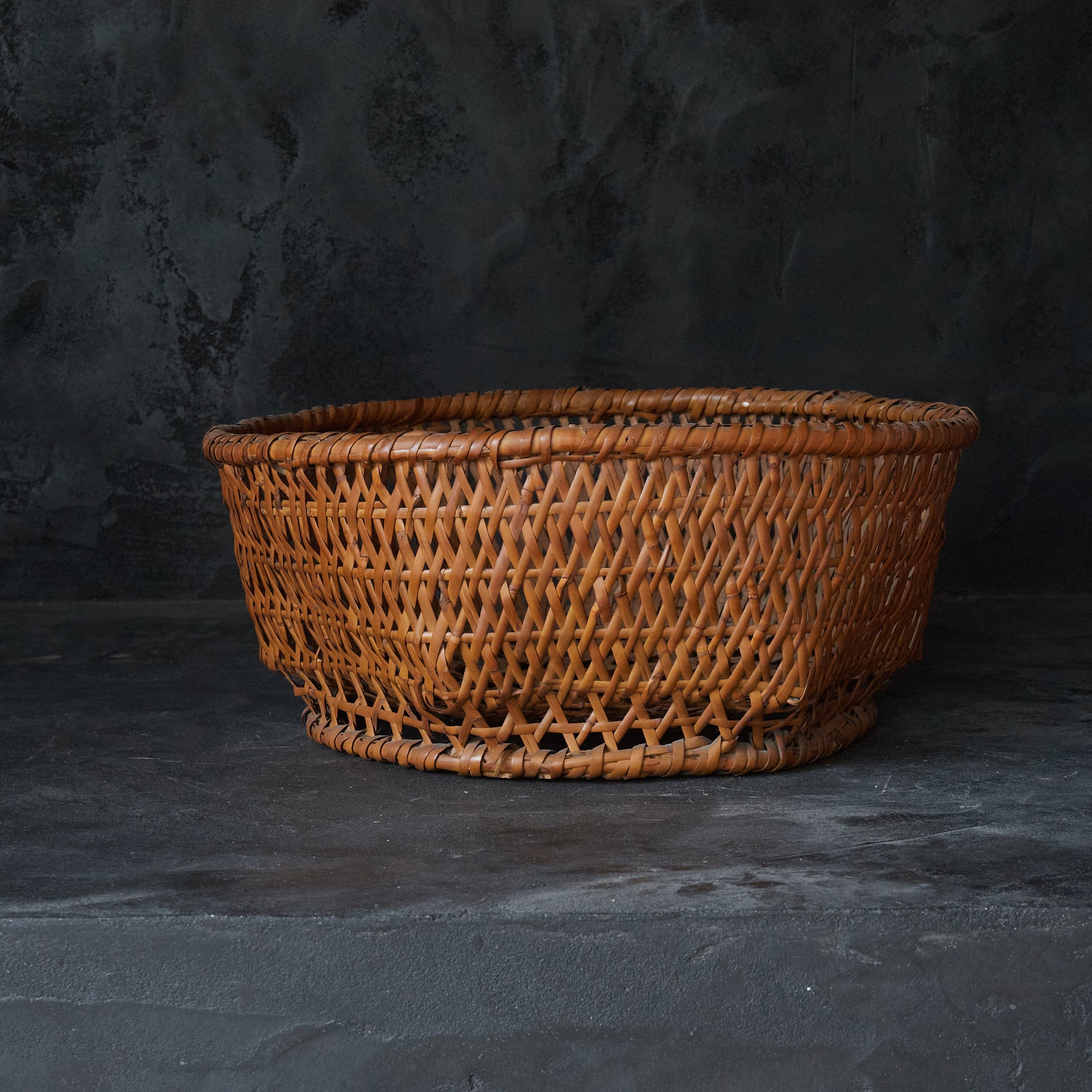 Amber-colored six-sided bamboo basket Taisho period/1912-1926CE