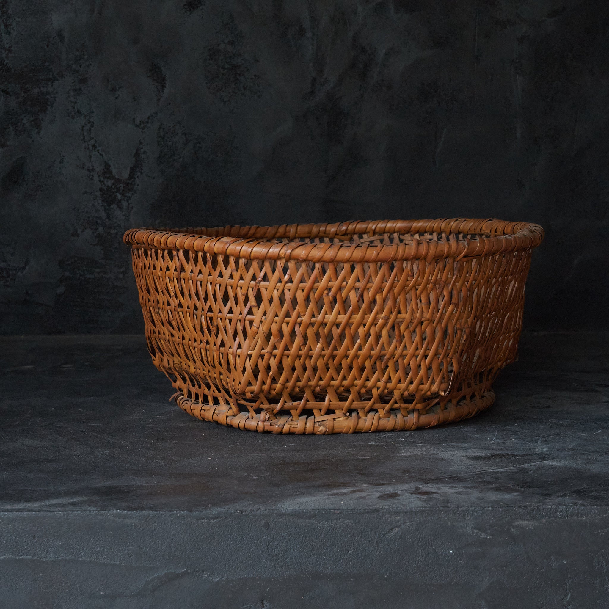 Amber-colored six-sided bamboo basket Taisho period/1912-1926CE