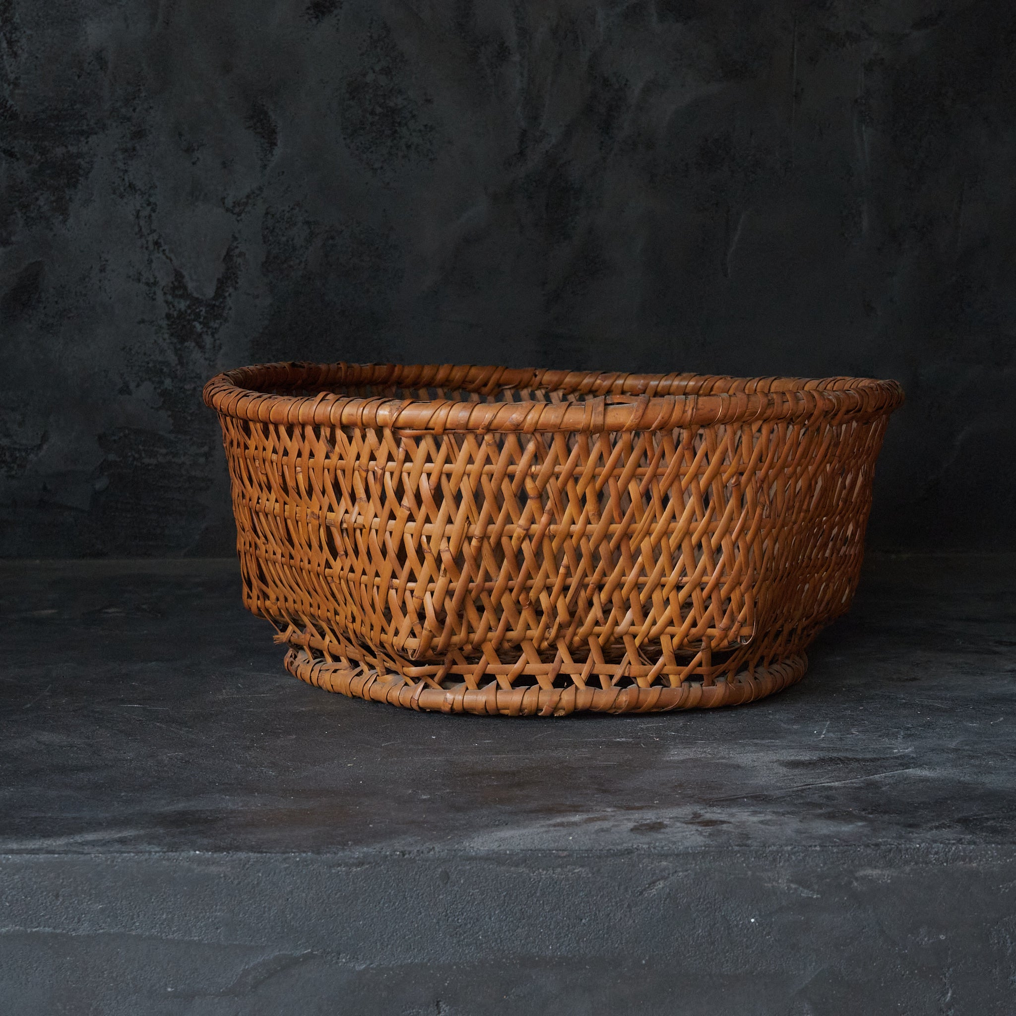 Amber-colored six-sided bamboo basket Taisho period/1912-1926CE