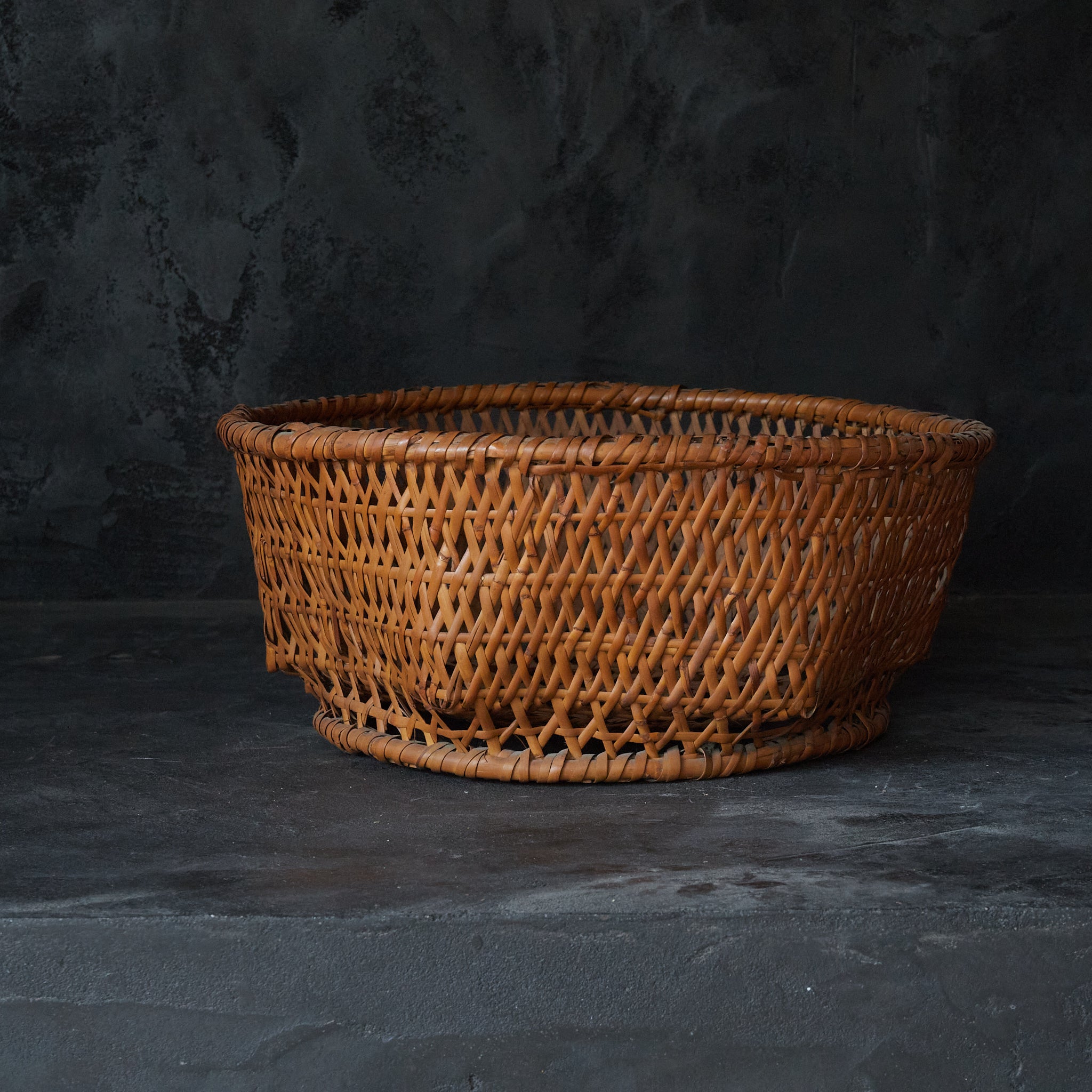 Amber-colored six-sided bamboo basket Taisho period/1912-1926CE