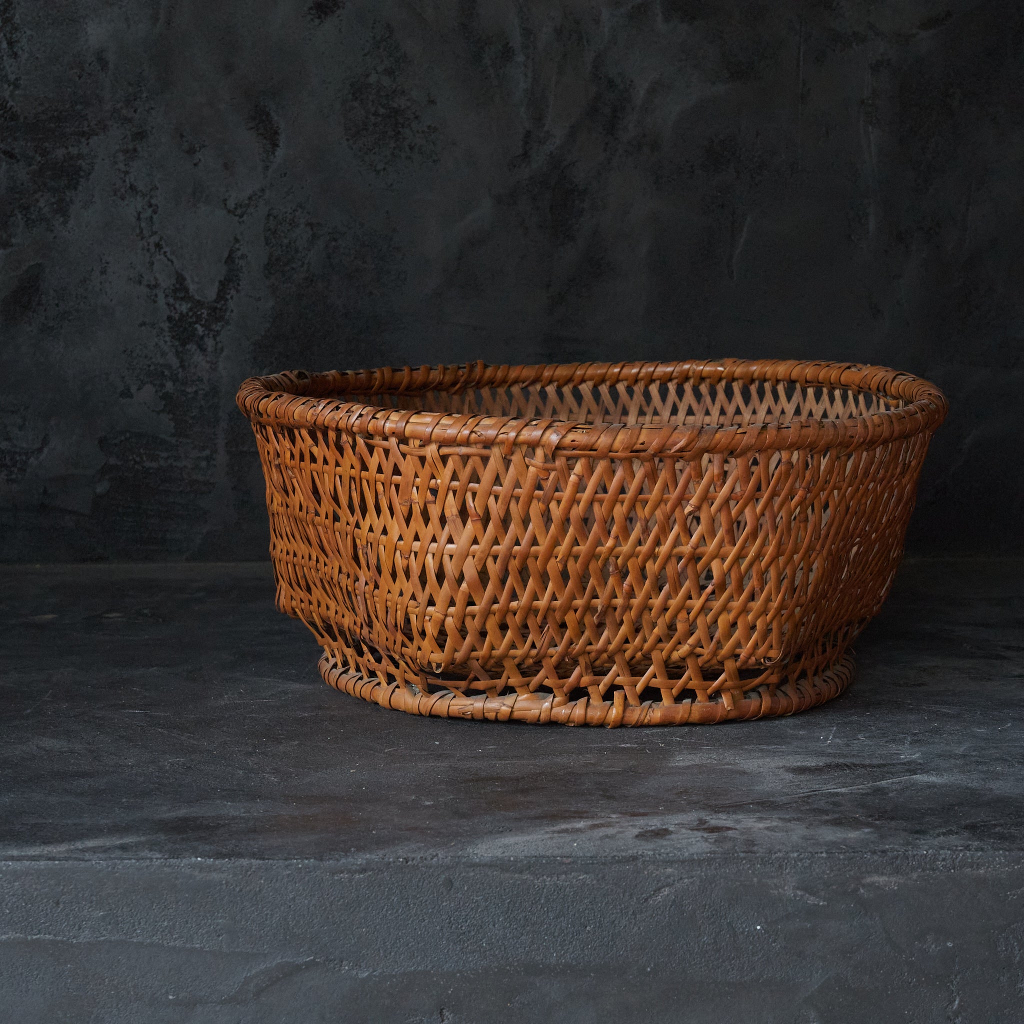 Amber-colored six-sided bamboo basket Taisho period/1912-1926CE