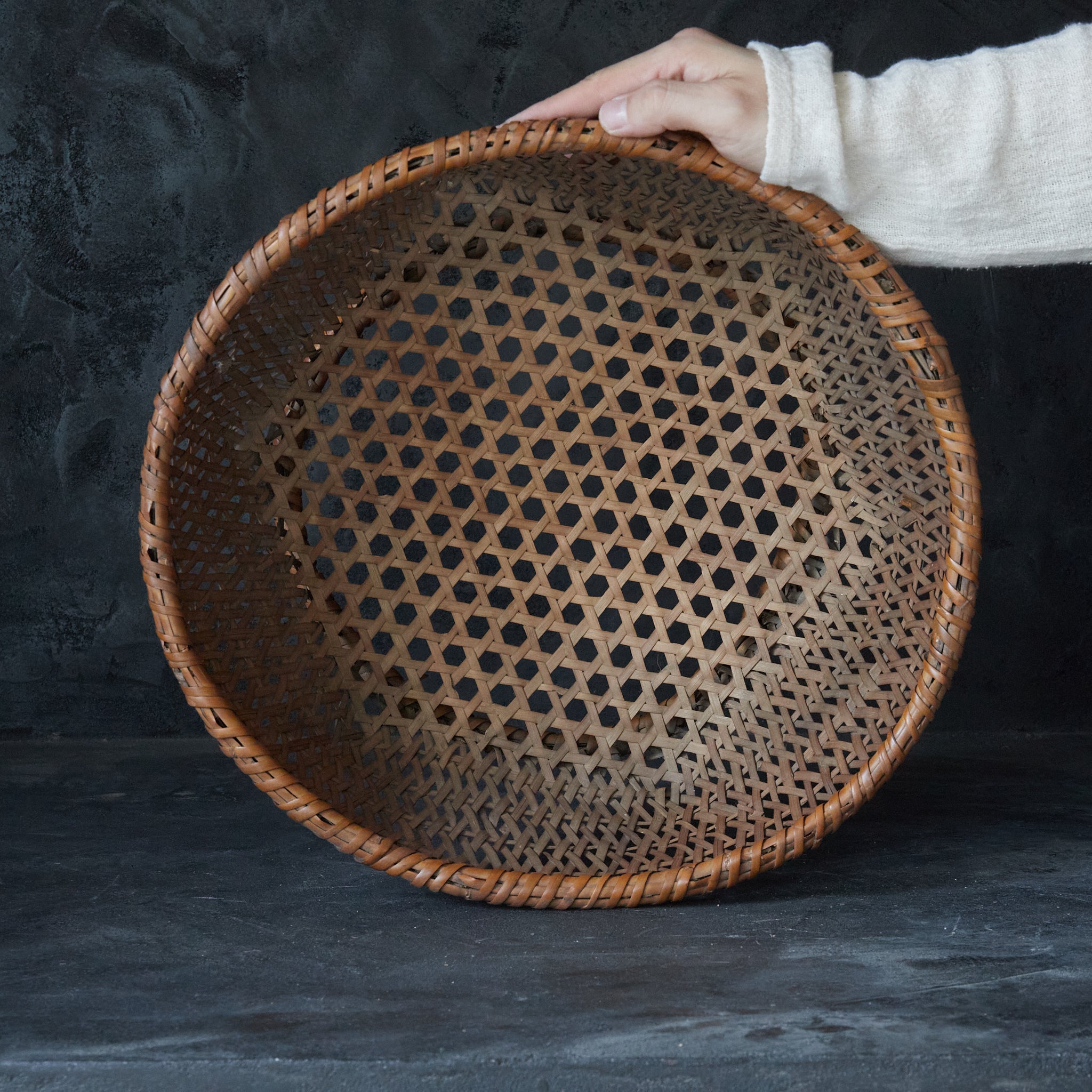 Amber-colored six-sided bamboo basket Taisho period/1912-1926CE