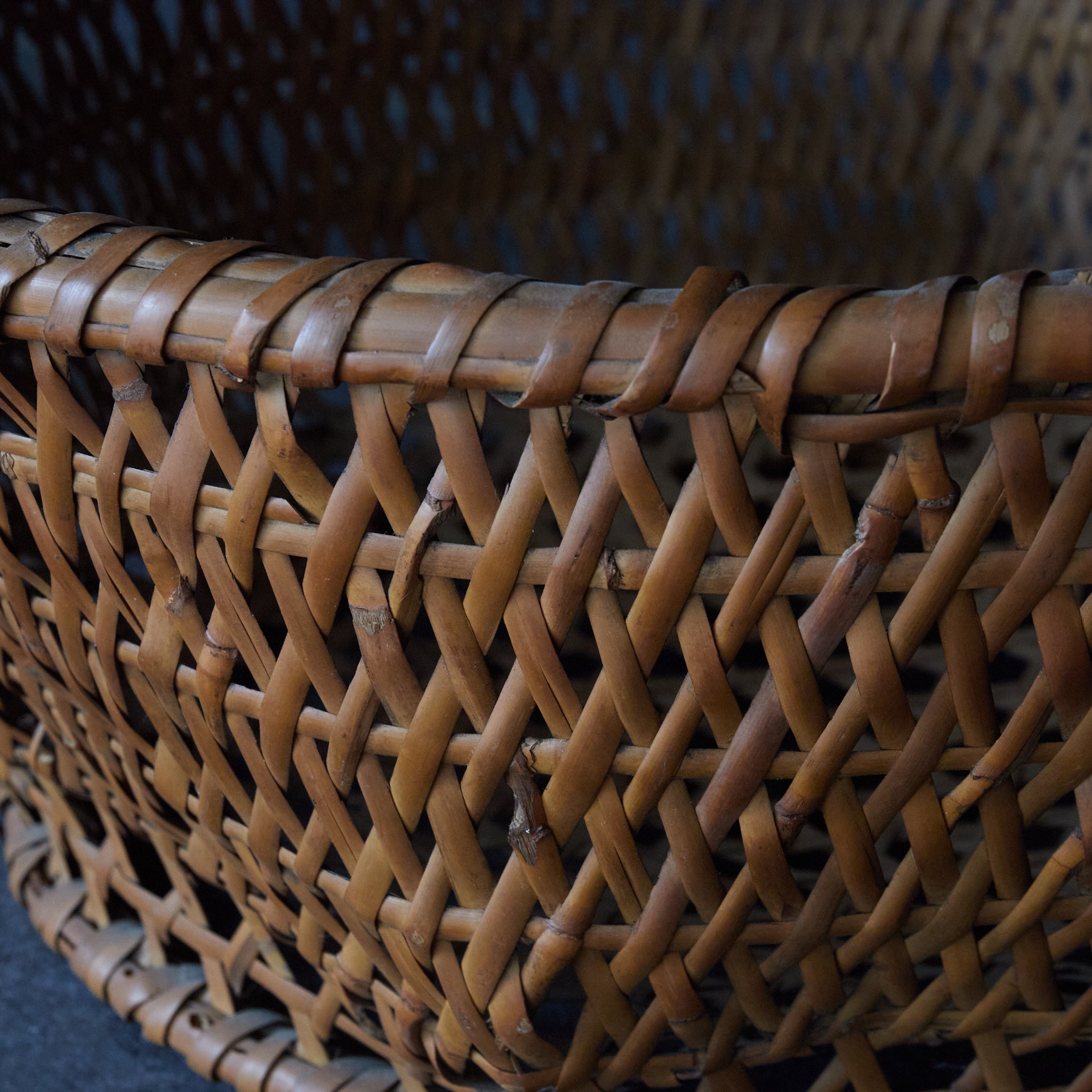 Amber-colored six-sided bamboo basket Taisho period/1912-1926CE